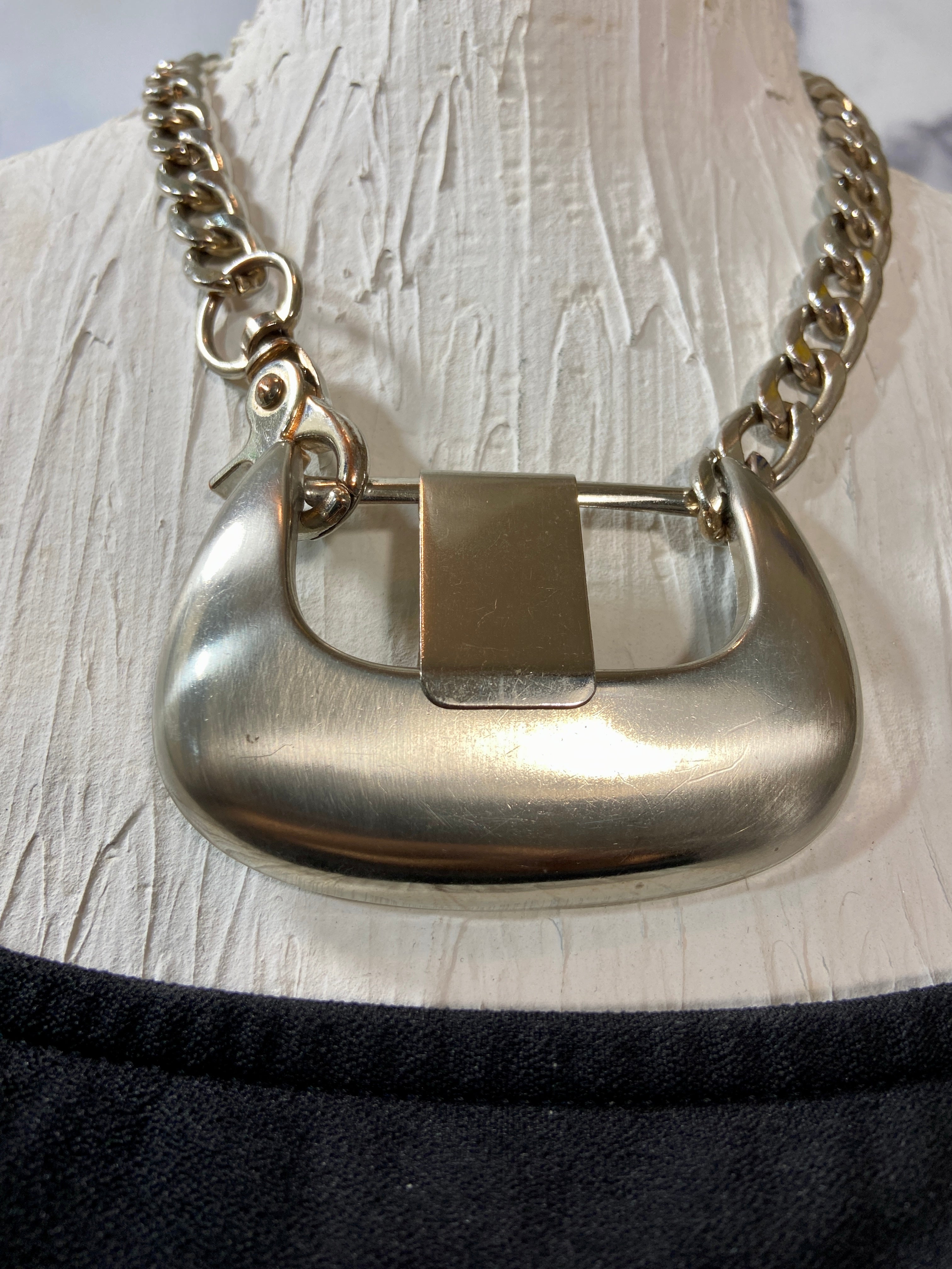 Buckle it up chain