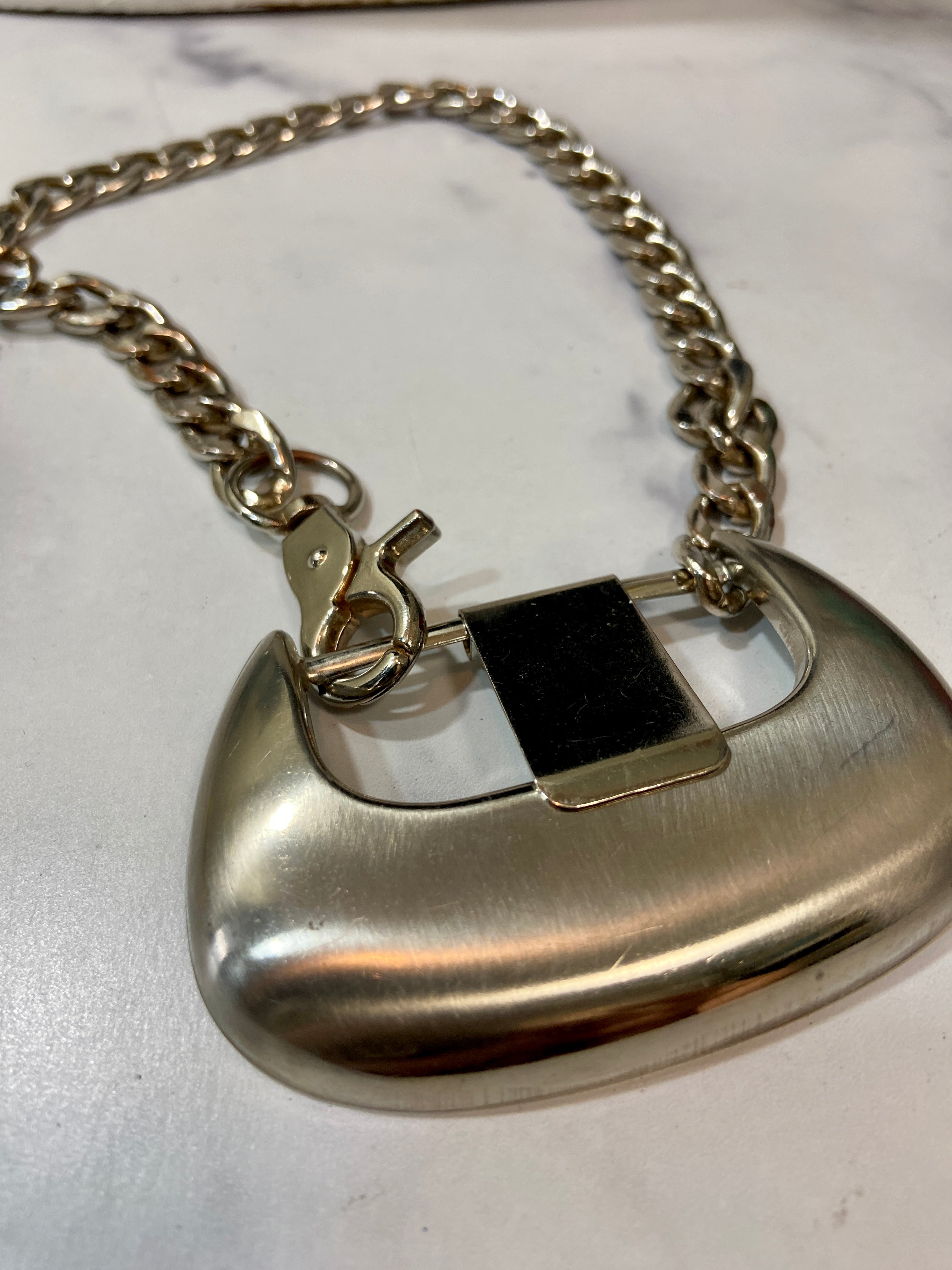 Buckle it up chain