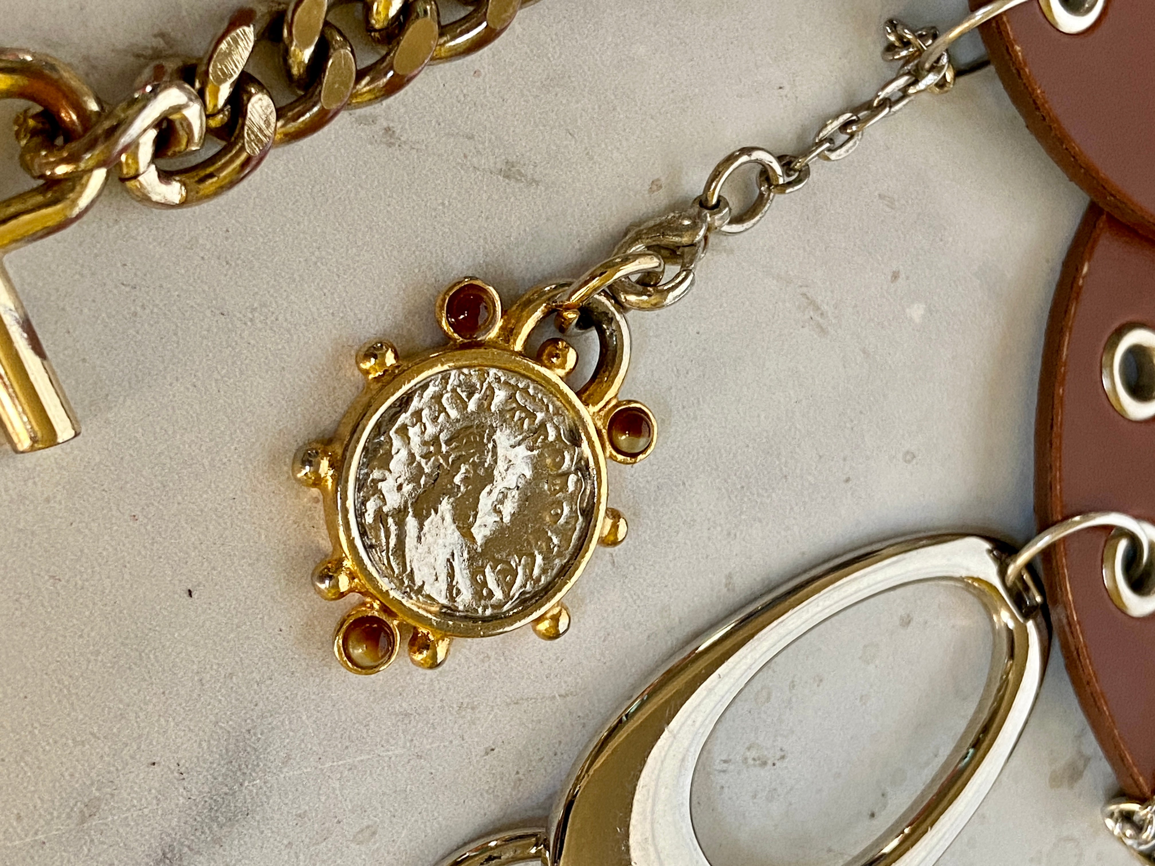 Messy chains belt