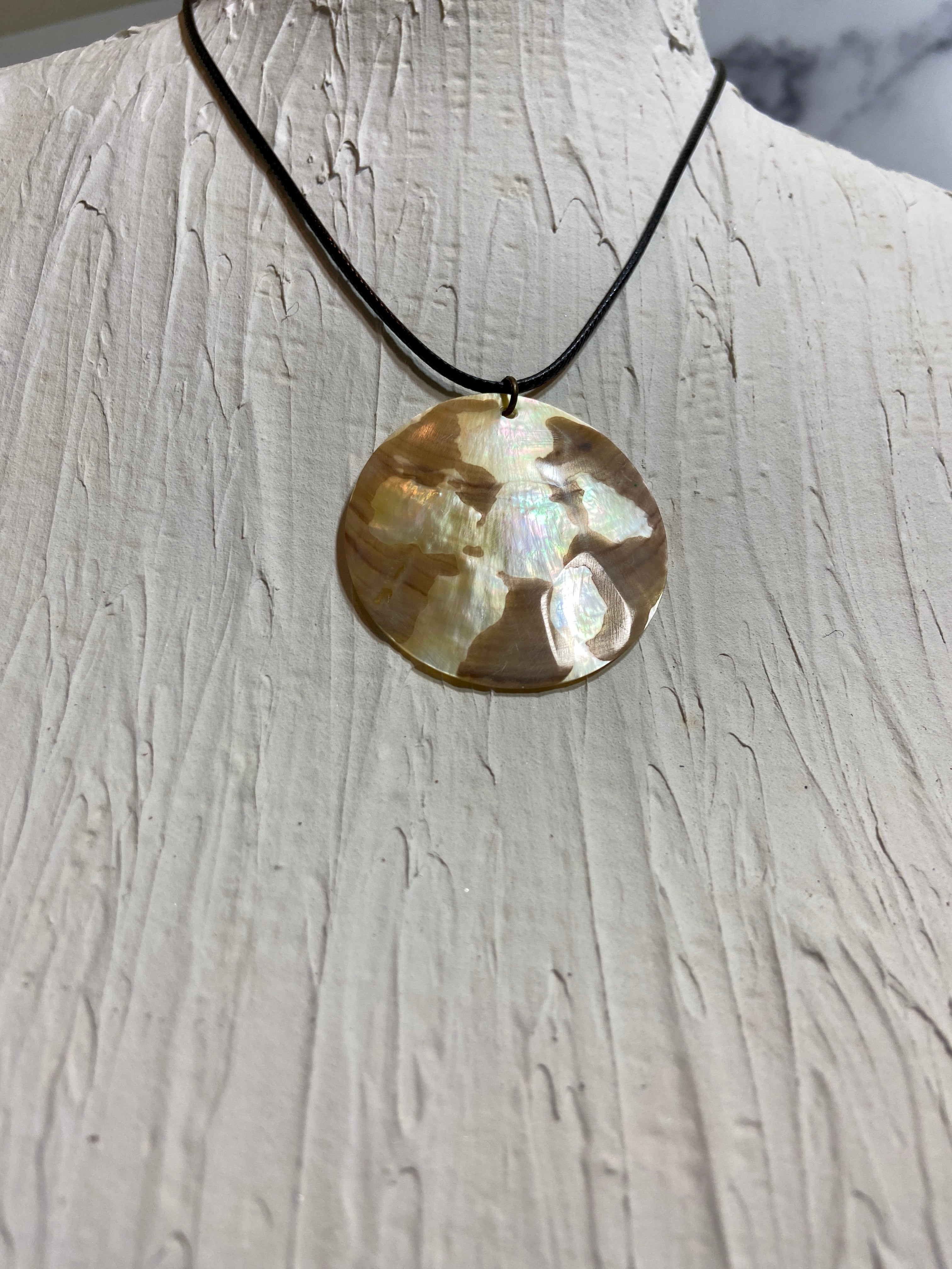 Circle shell choker