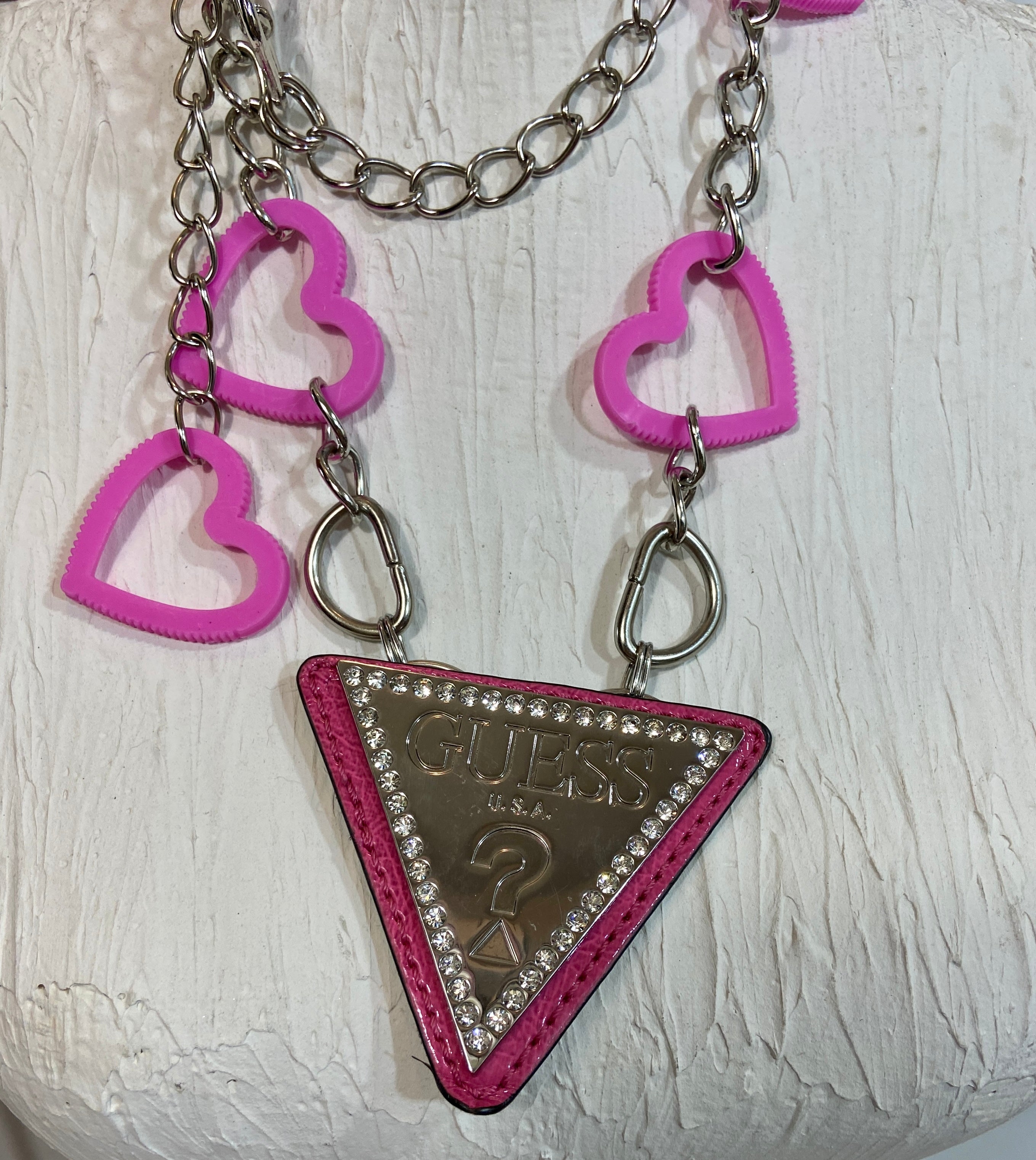 Barbie loves Guess belt ?