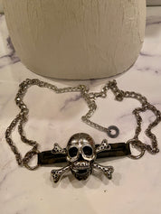 Skull with chains belt