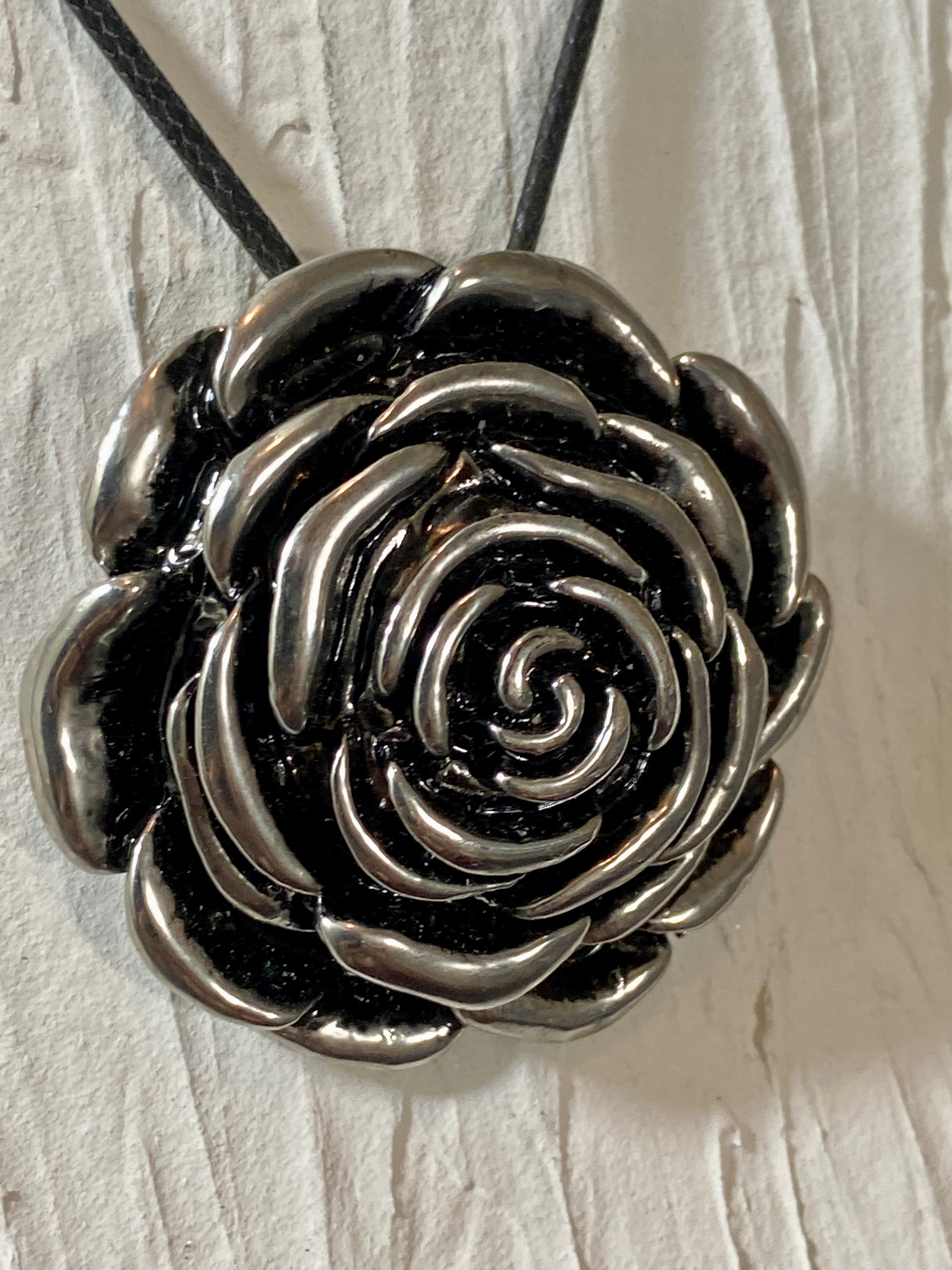 Flower pendant in a chain