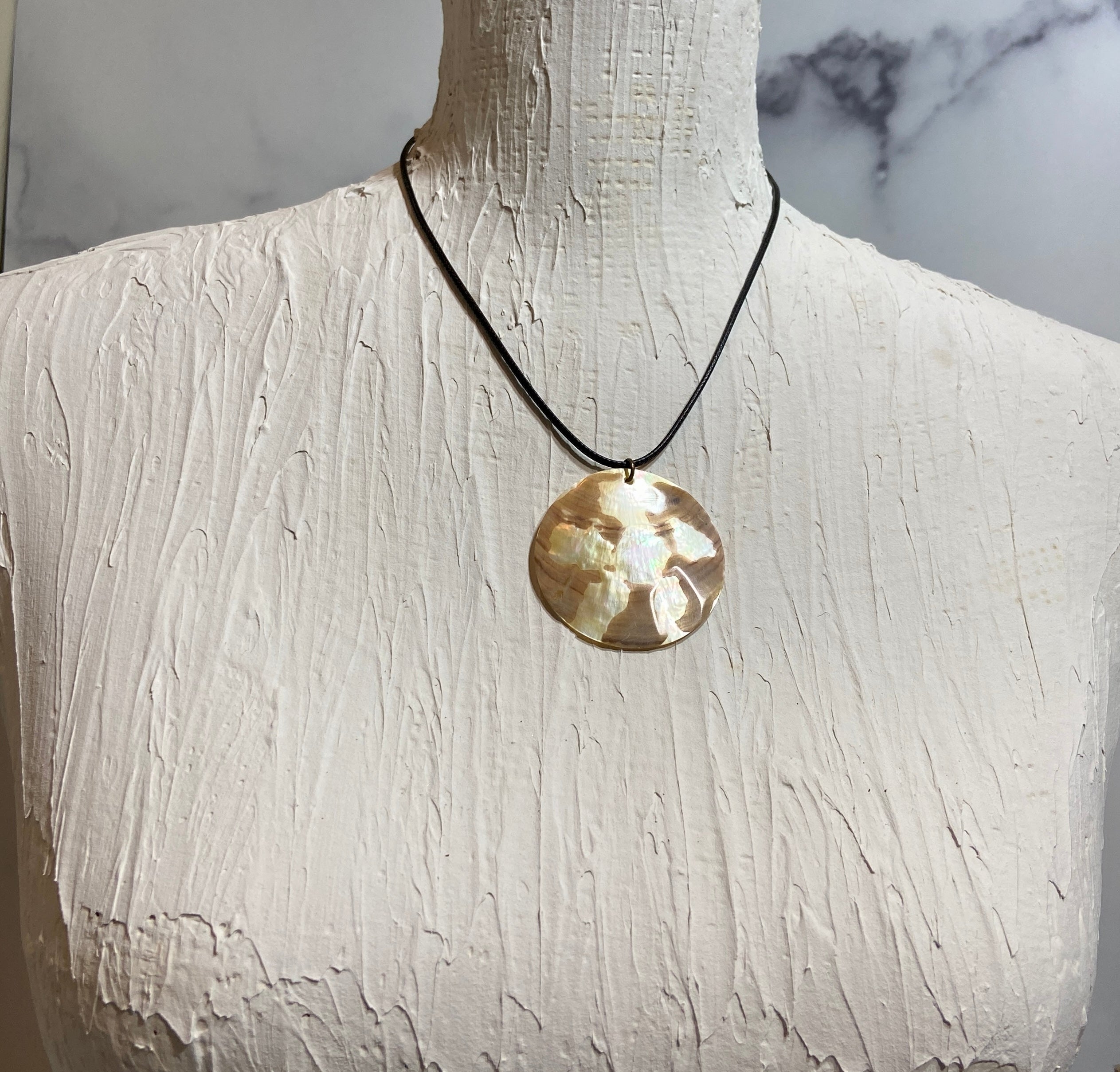 Circle shell choker