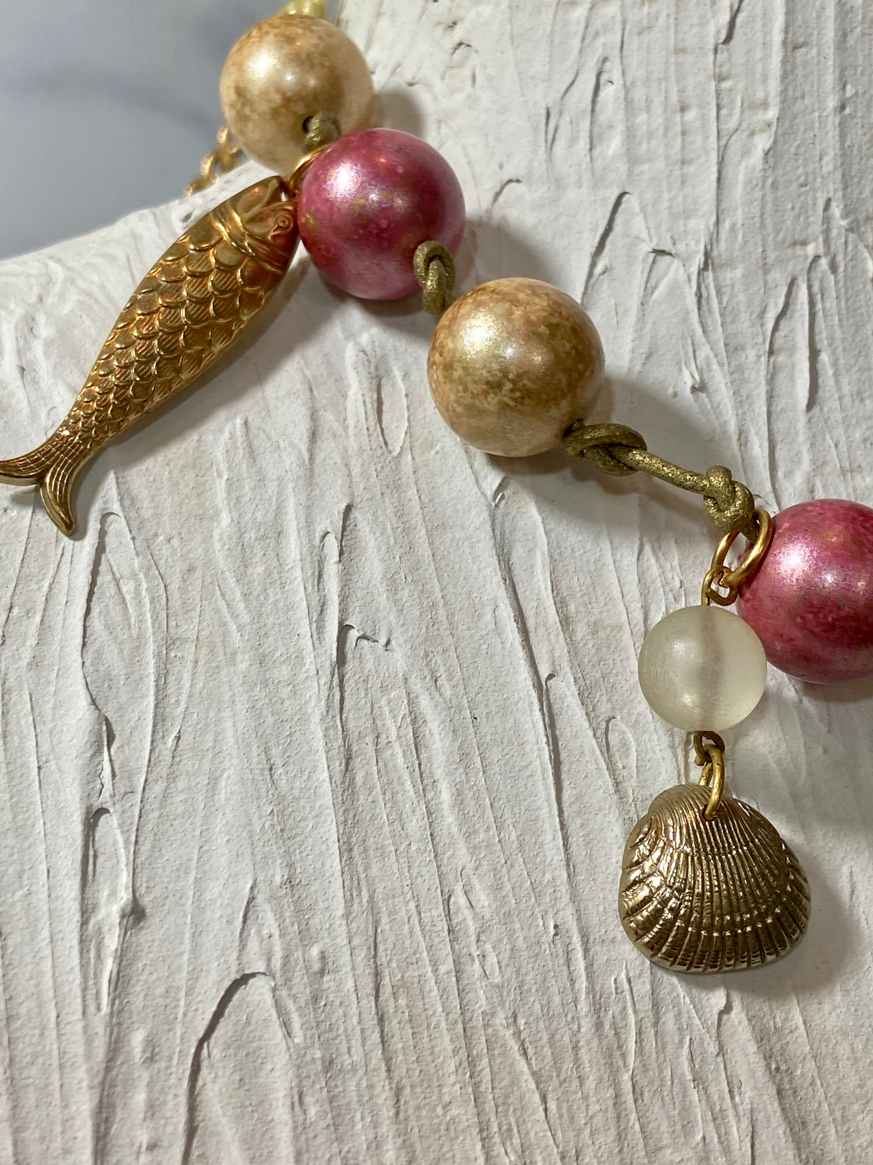 Vintage sea world choker