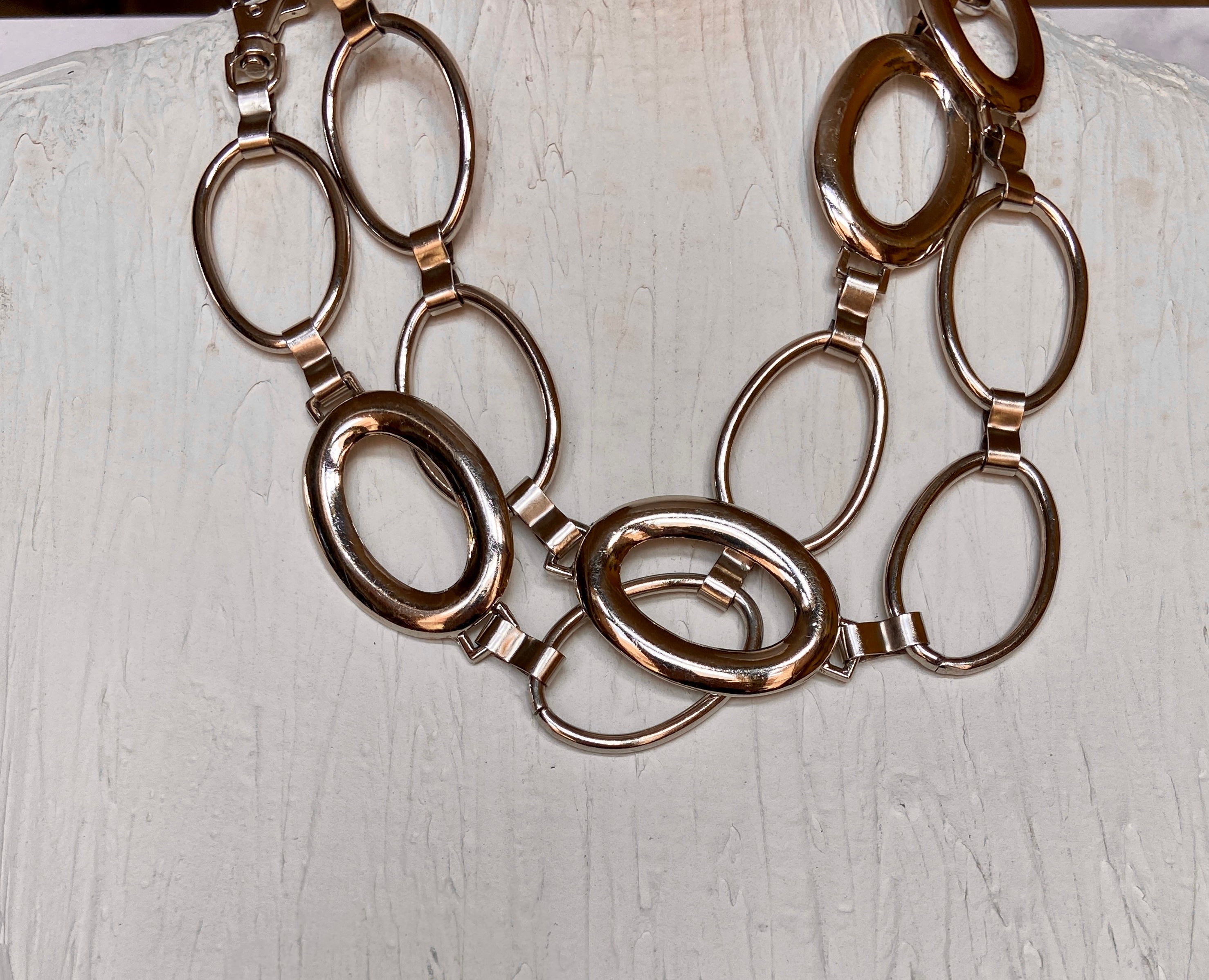 Kind of oval belt