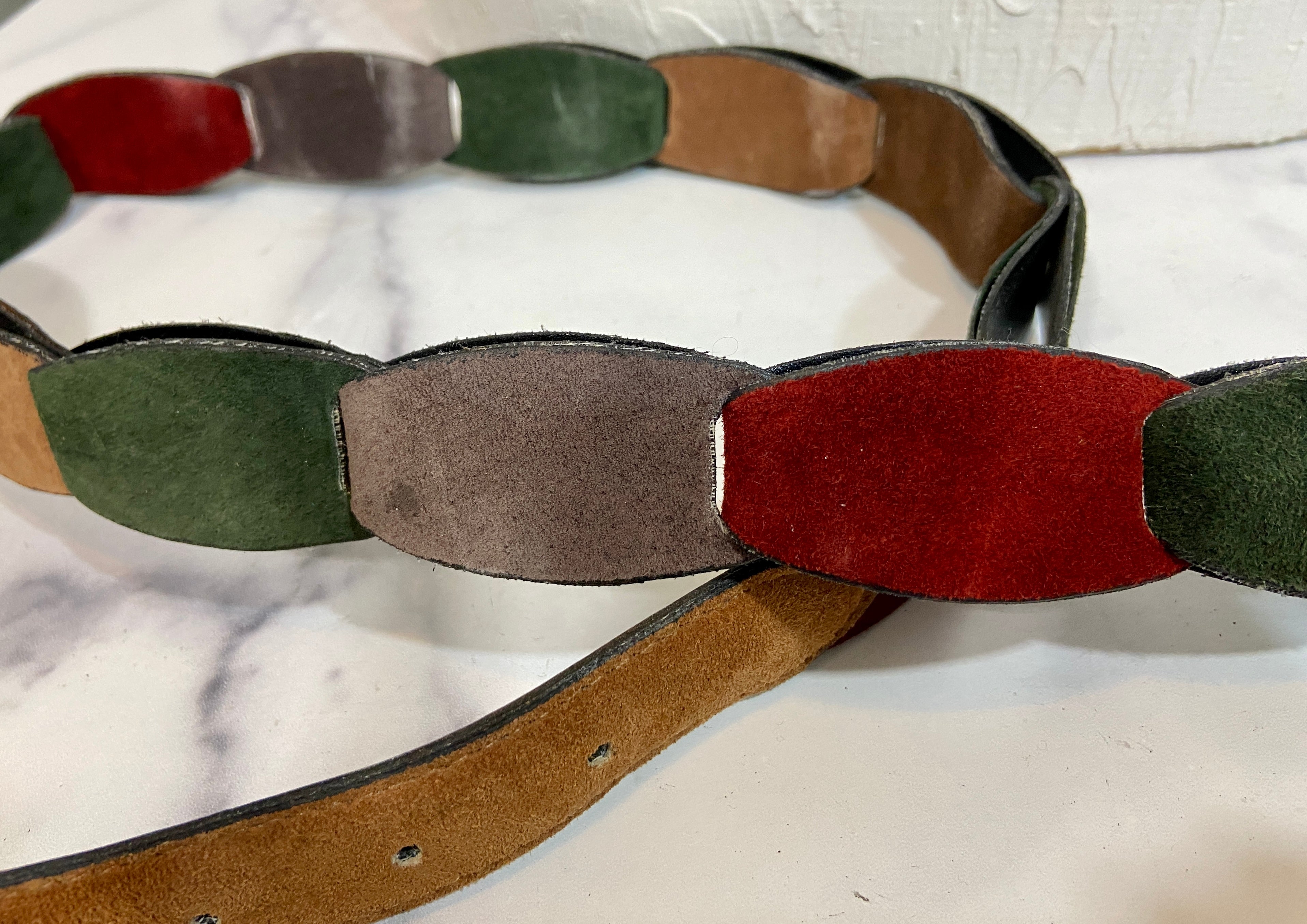 Multi color loop belt