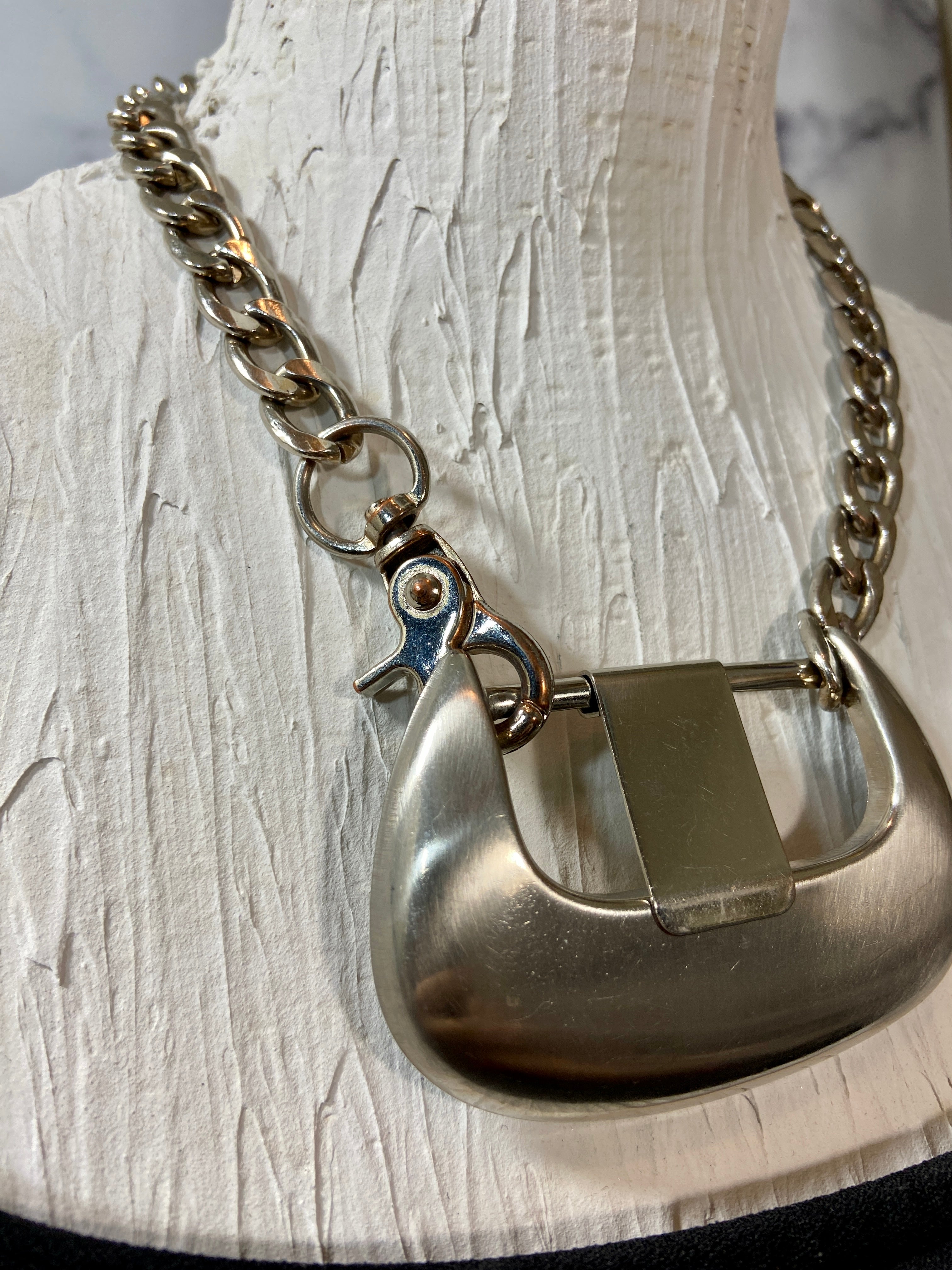 Buckle it up chain