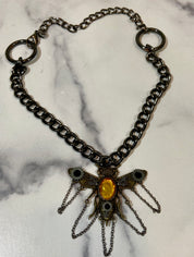 Bee in a chain