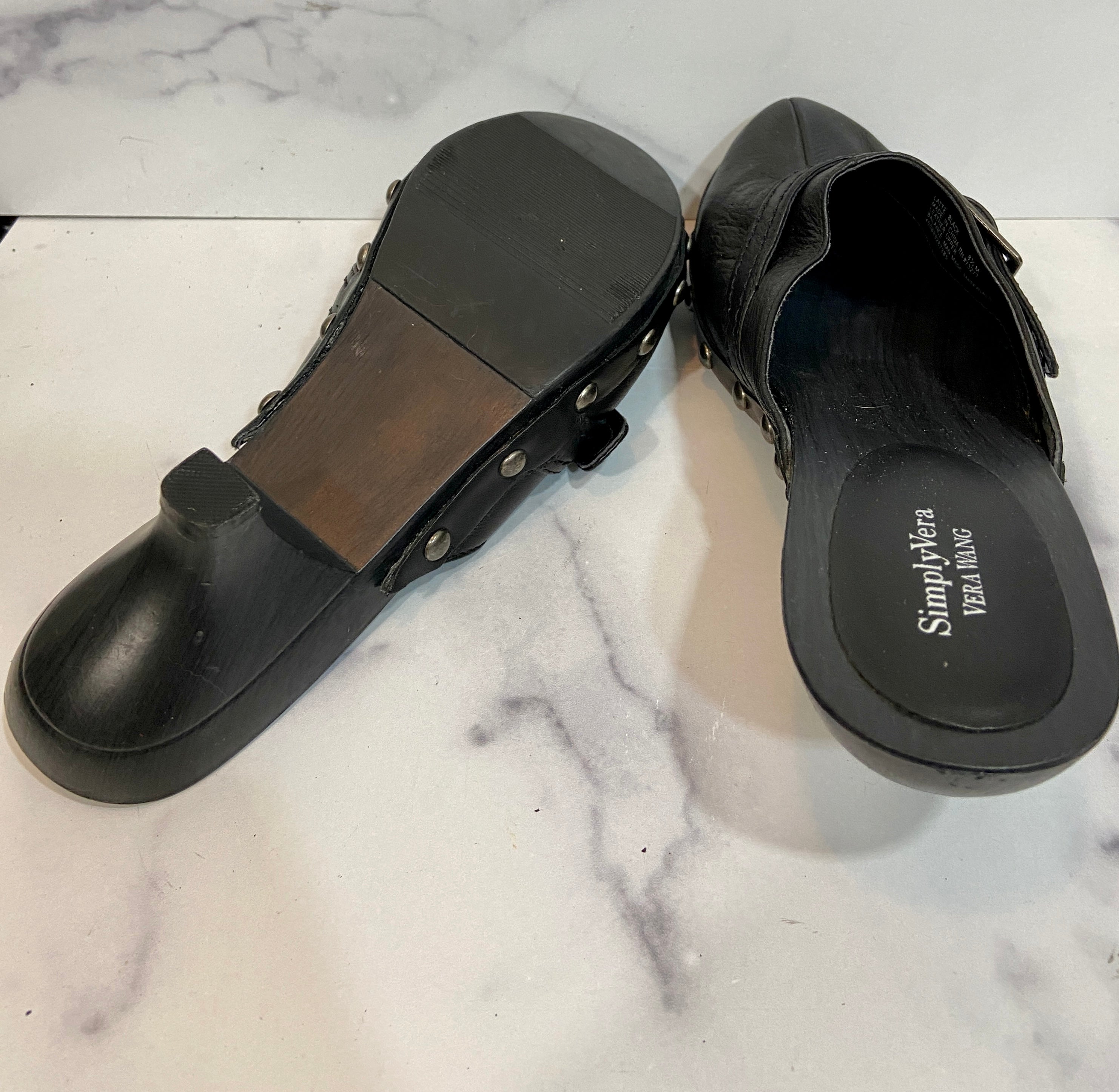 VERA WANG clogs