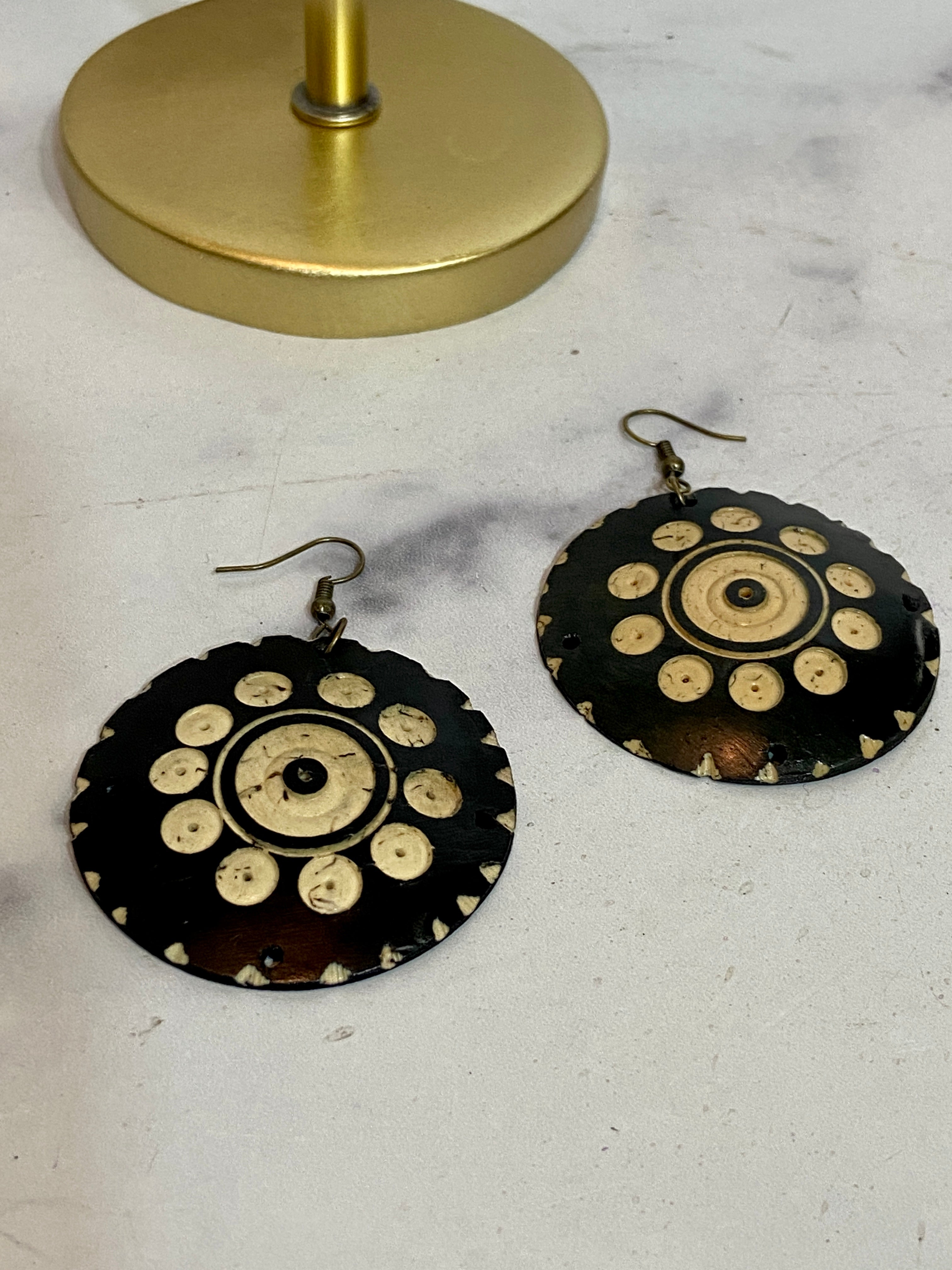 Vintage floral shell earring