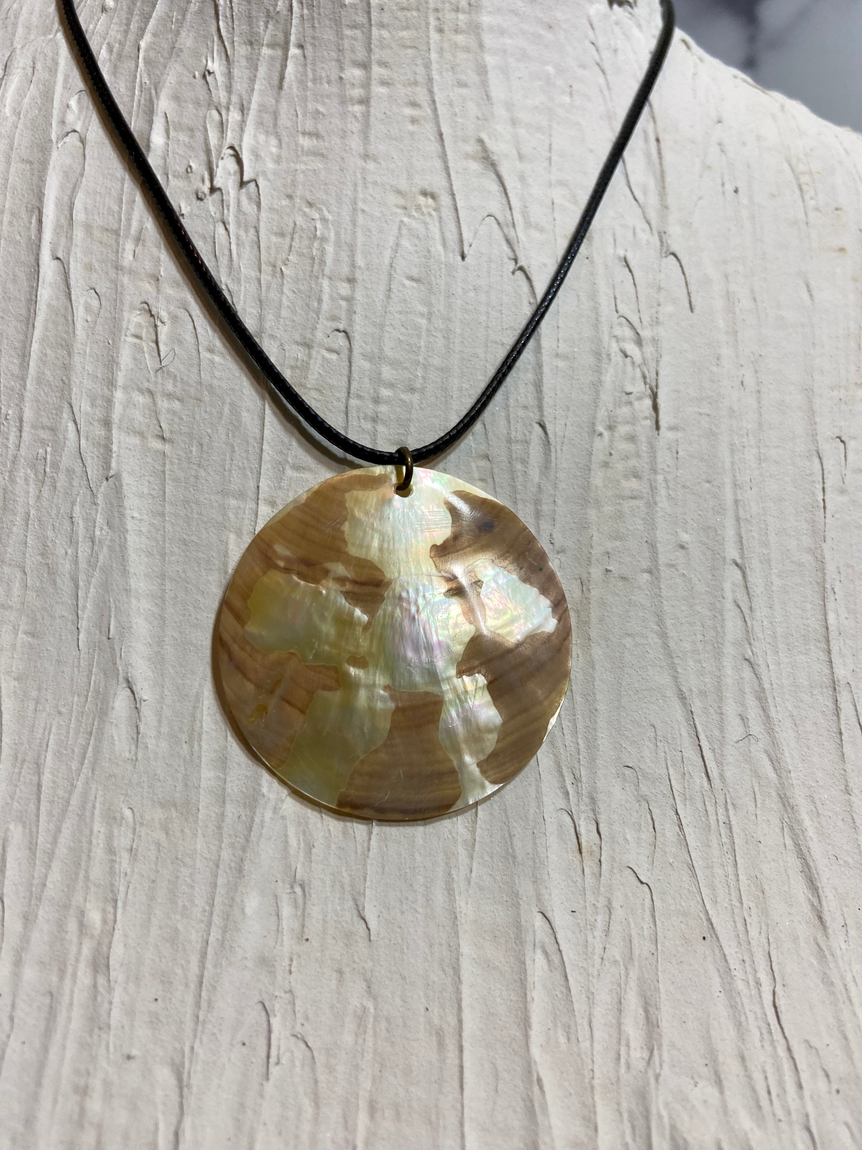 Circle shell choker