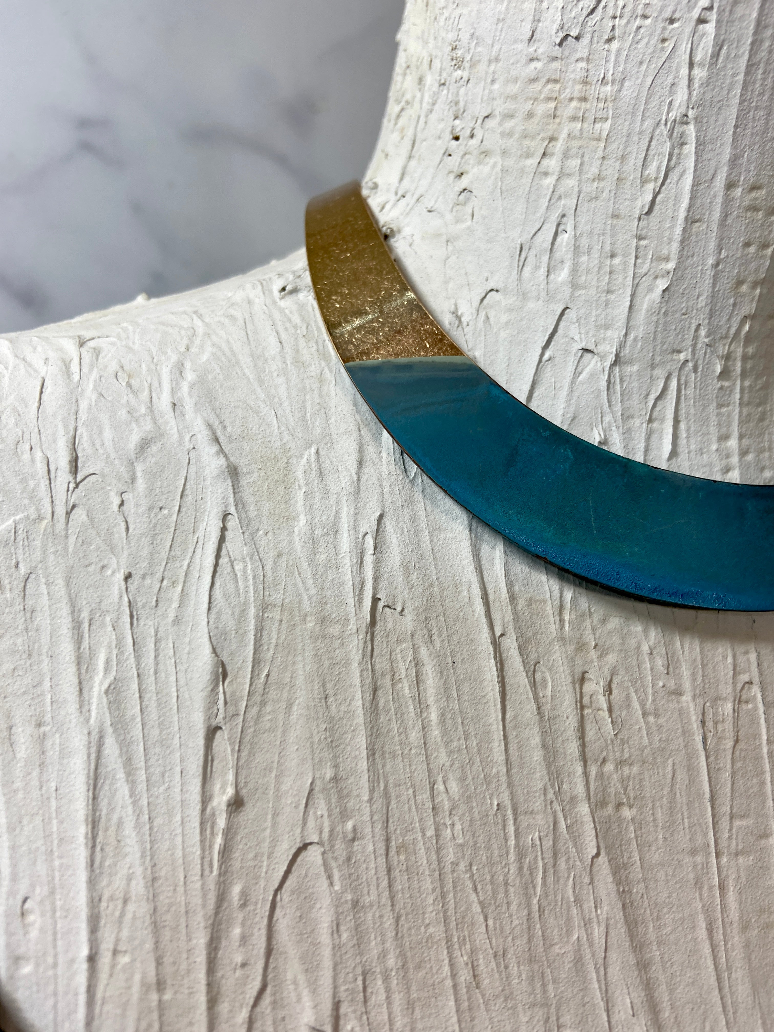 Metal choker