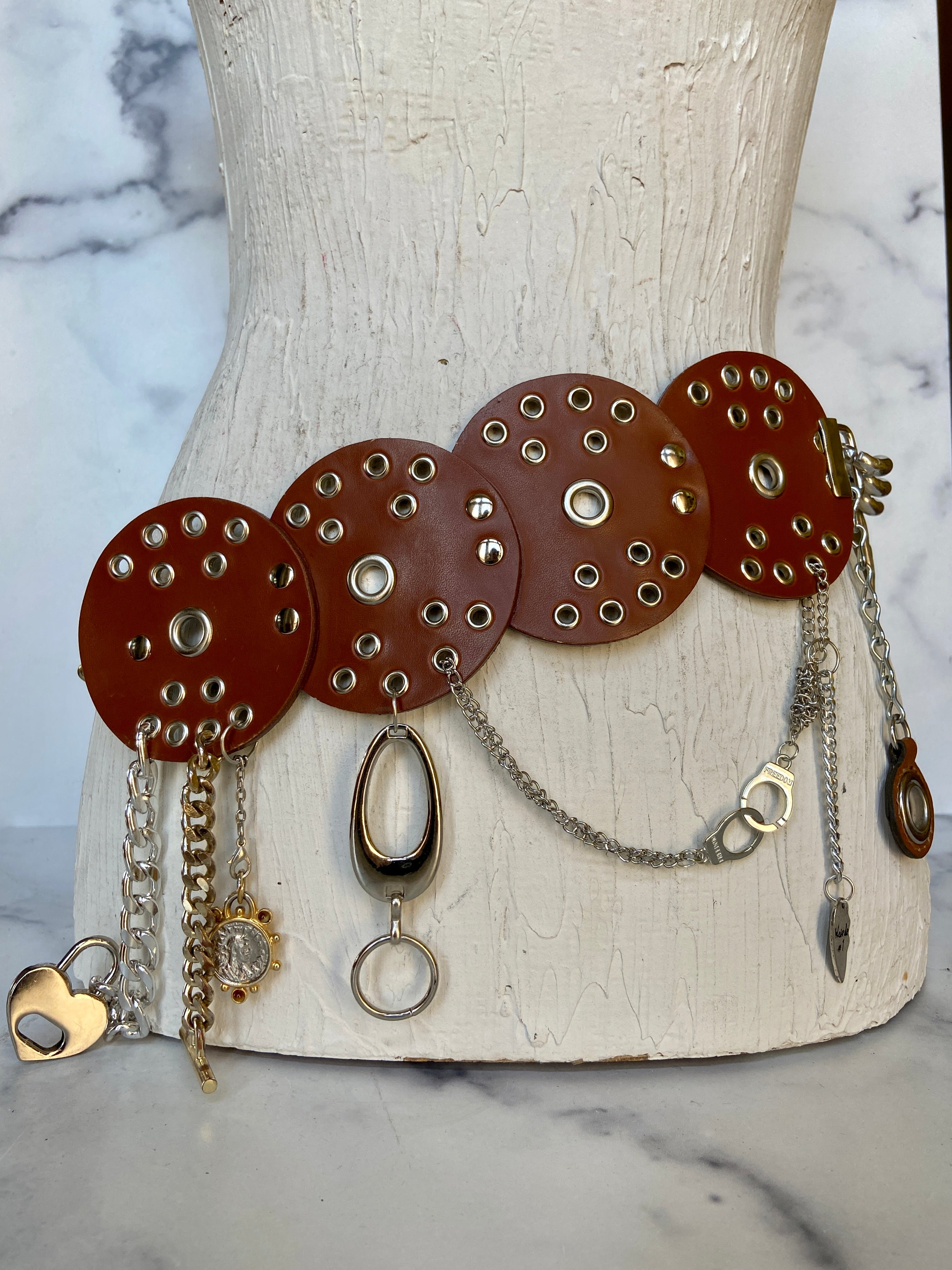 Messy chains belt