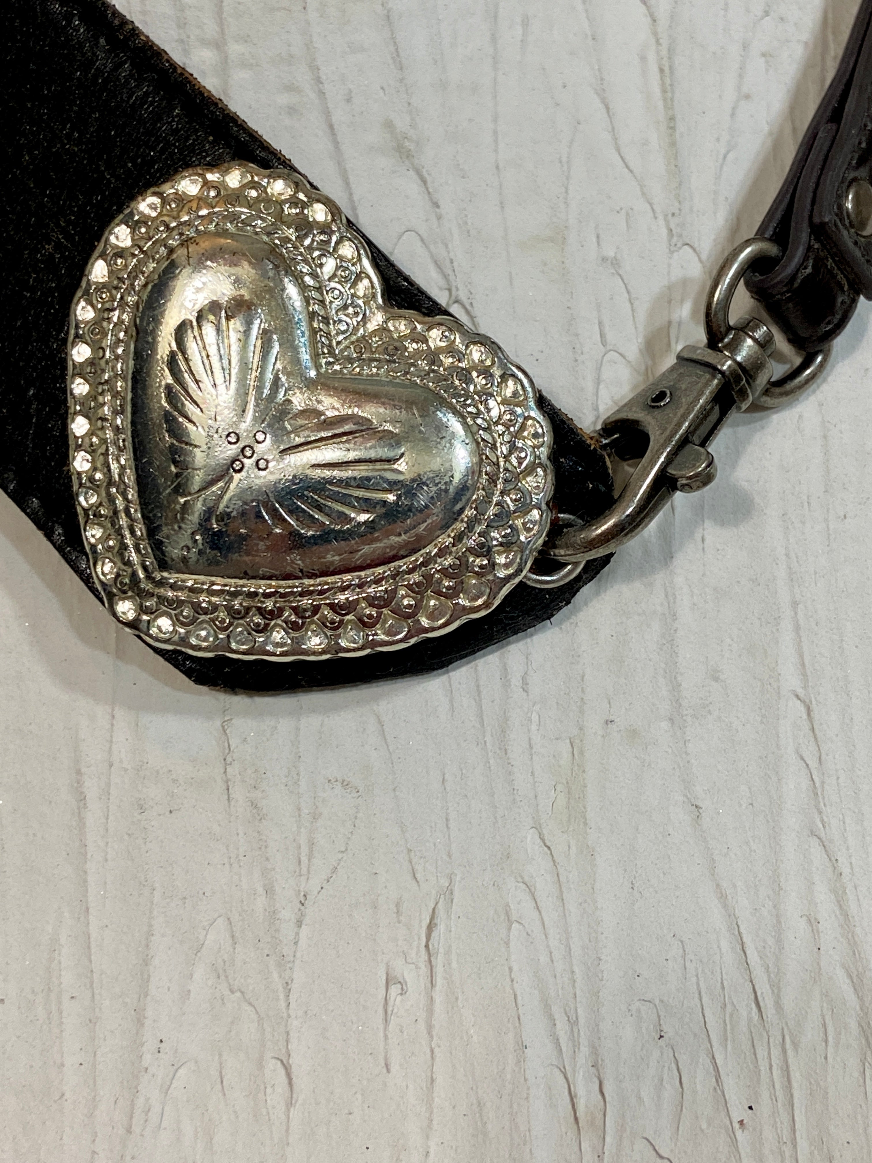 Vintage leather heart choker