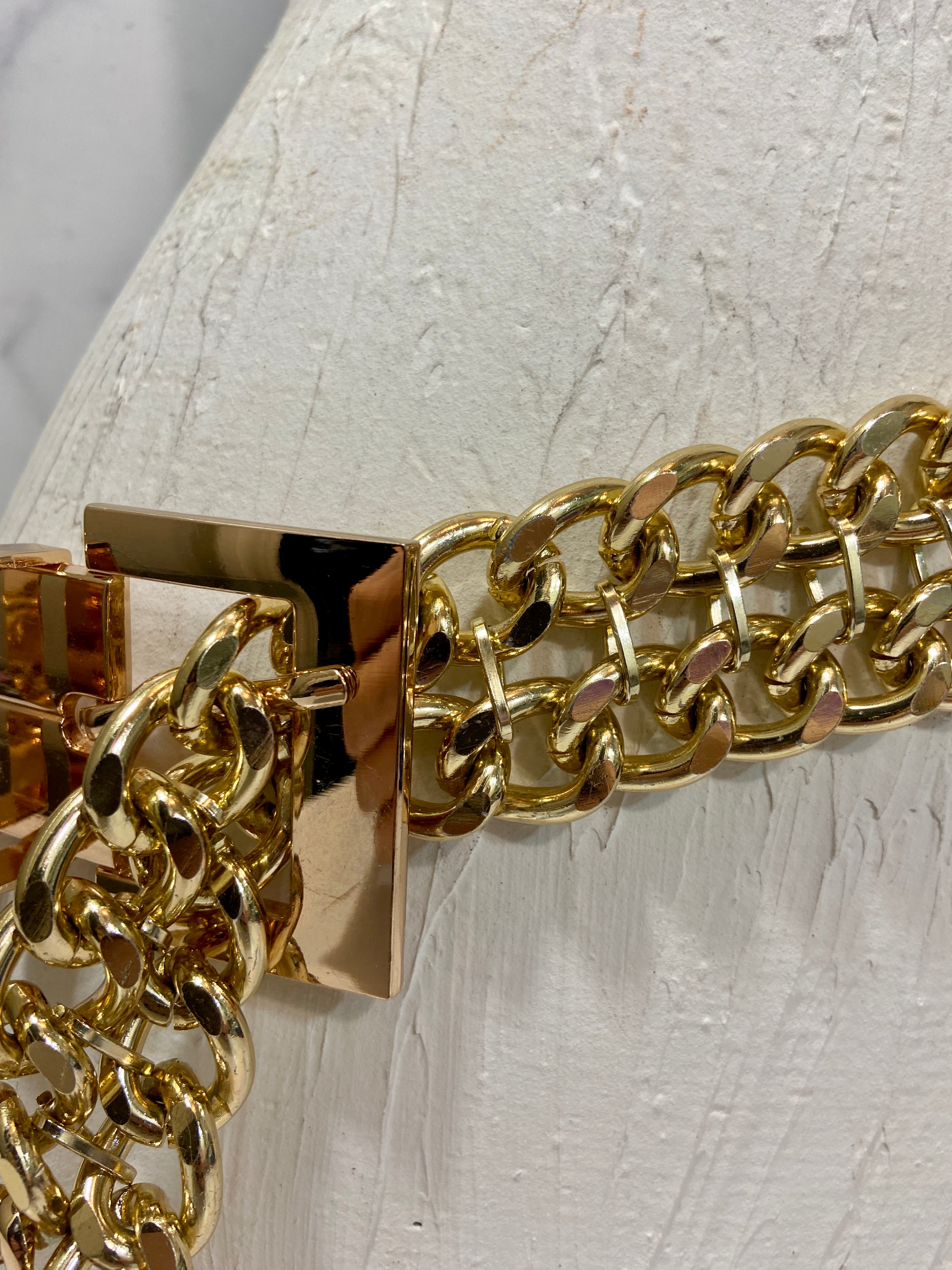 Chunky chain waist gold belt