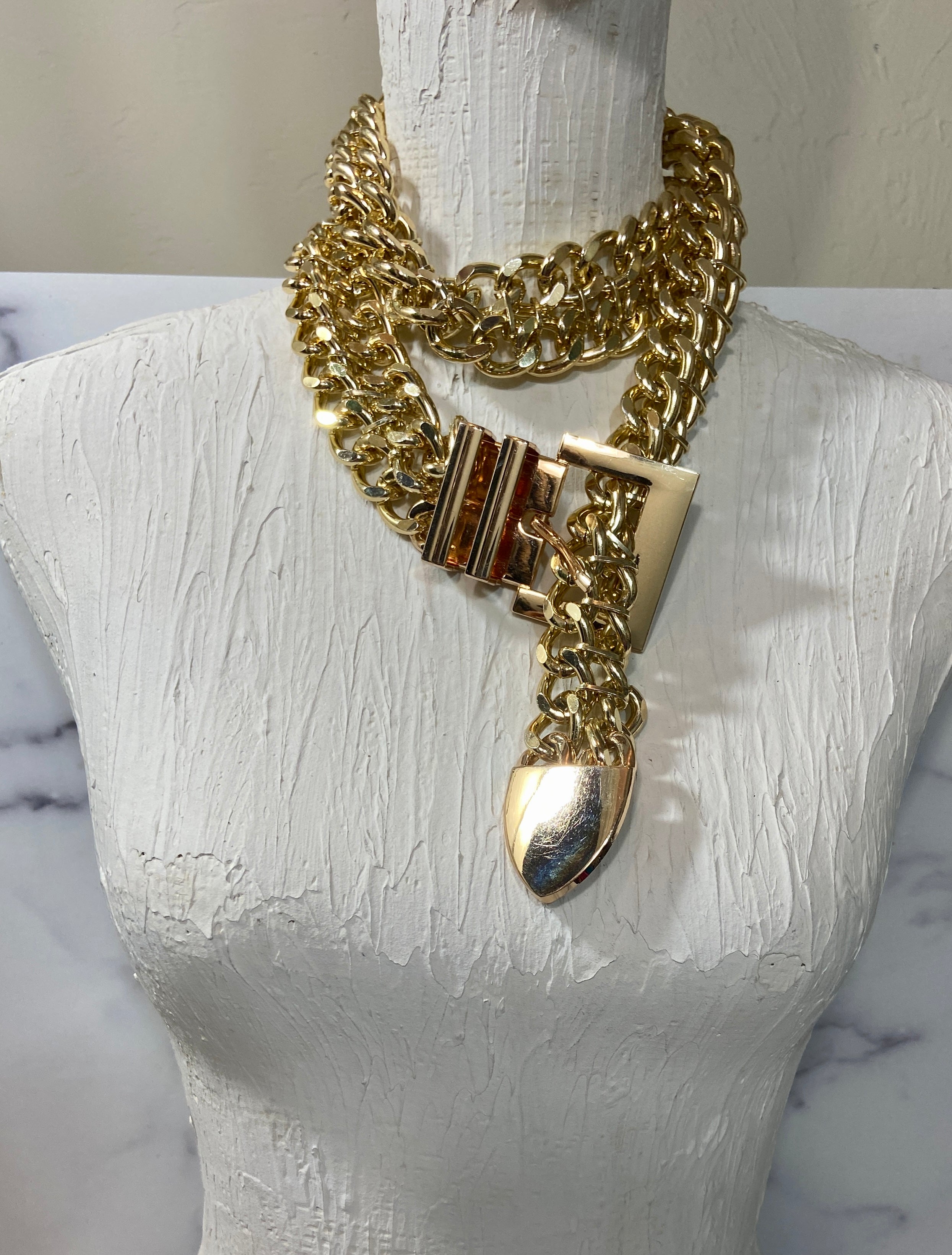 Chunky chain waist gold belt