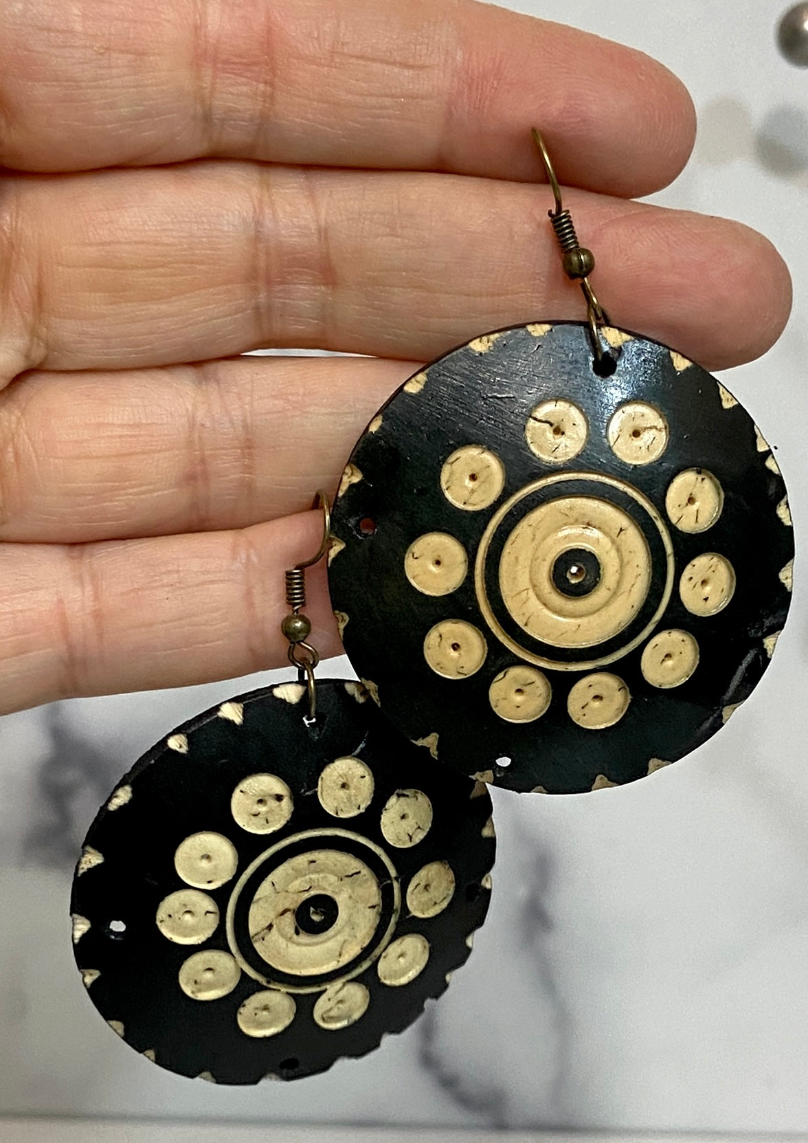 Vintage floral shell earring