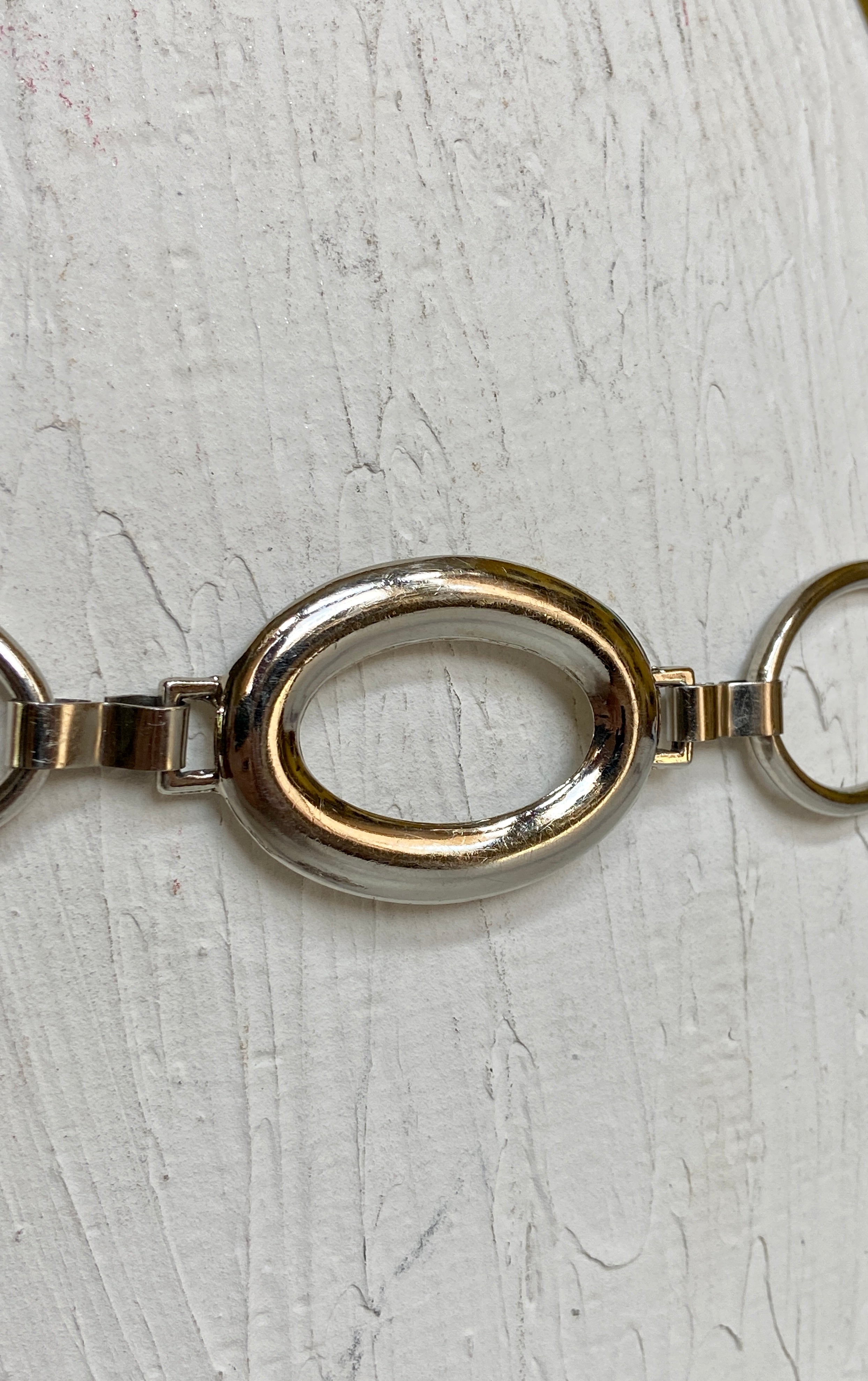 Kind of oval belt