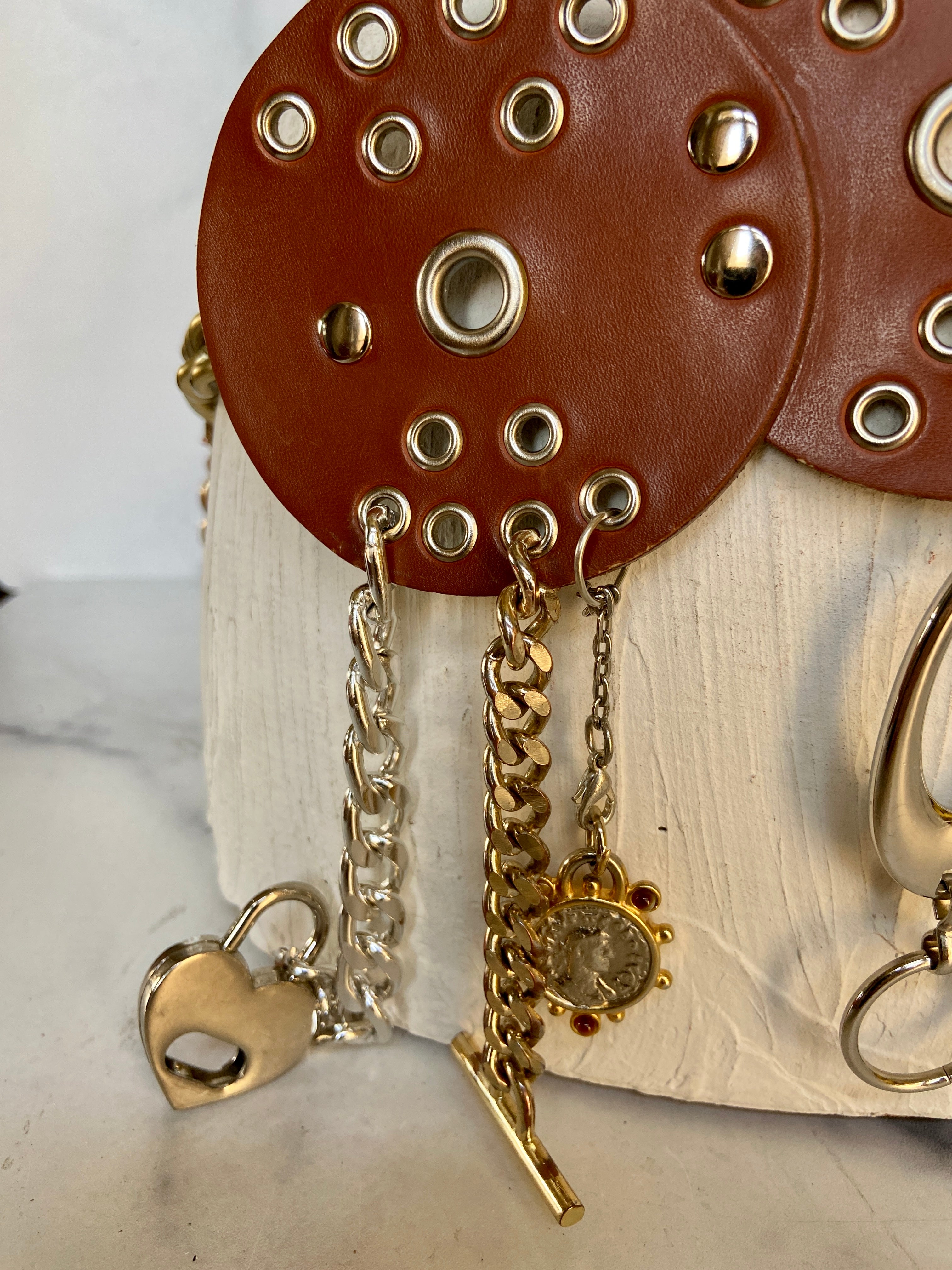 Messy chains belt