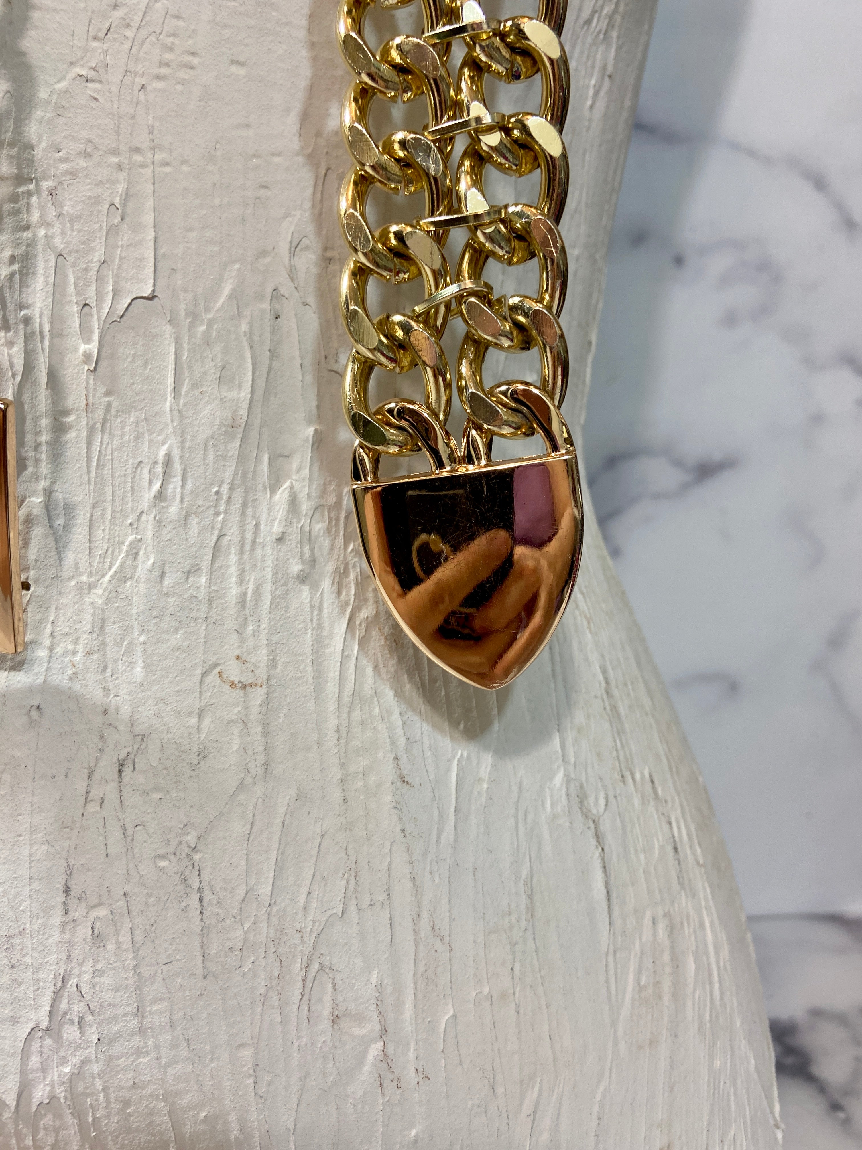 Chunky chain waist gold belt