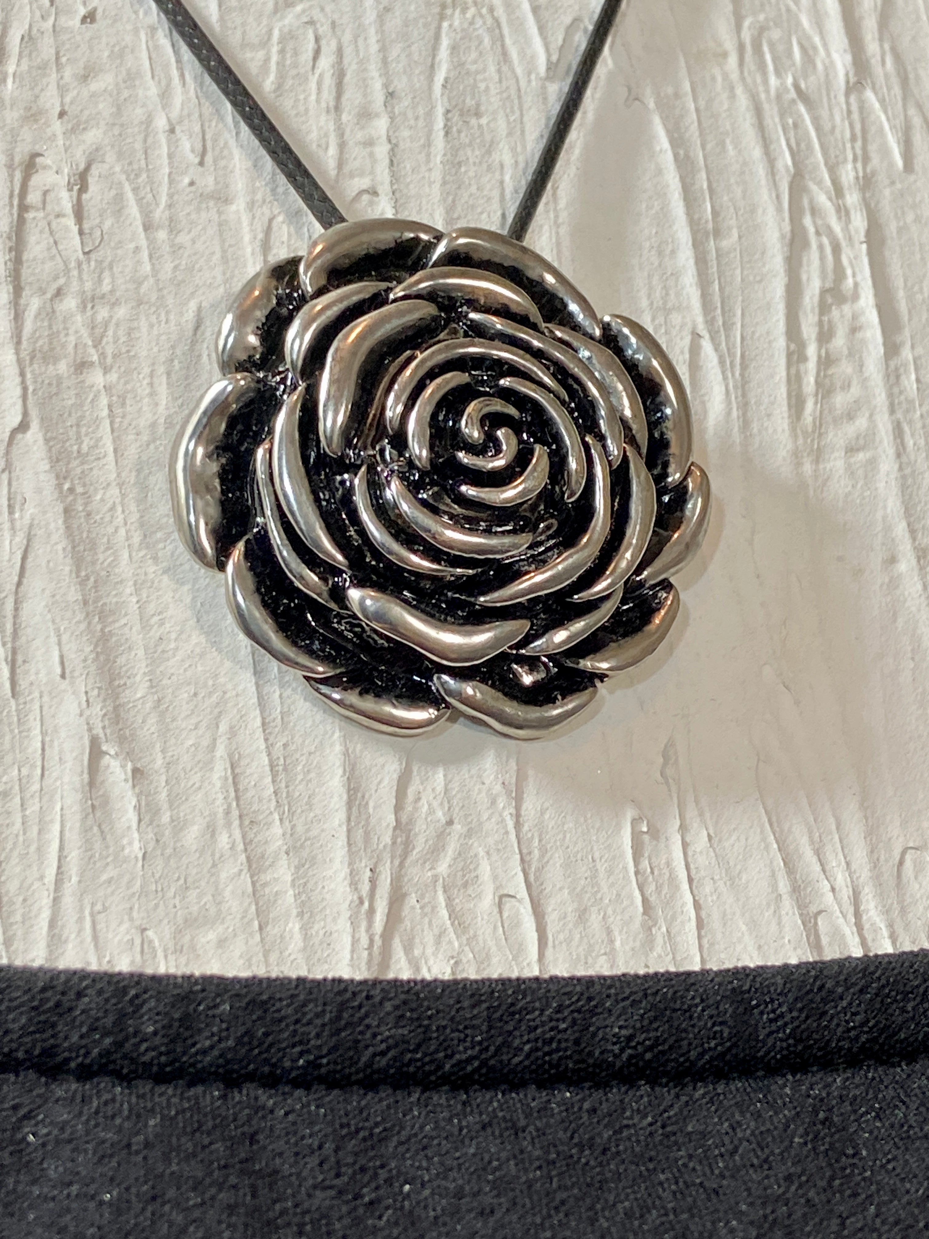Flower pendant in a chain