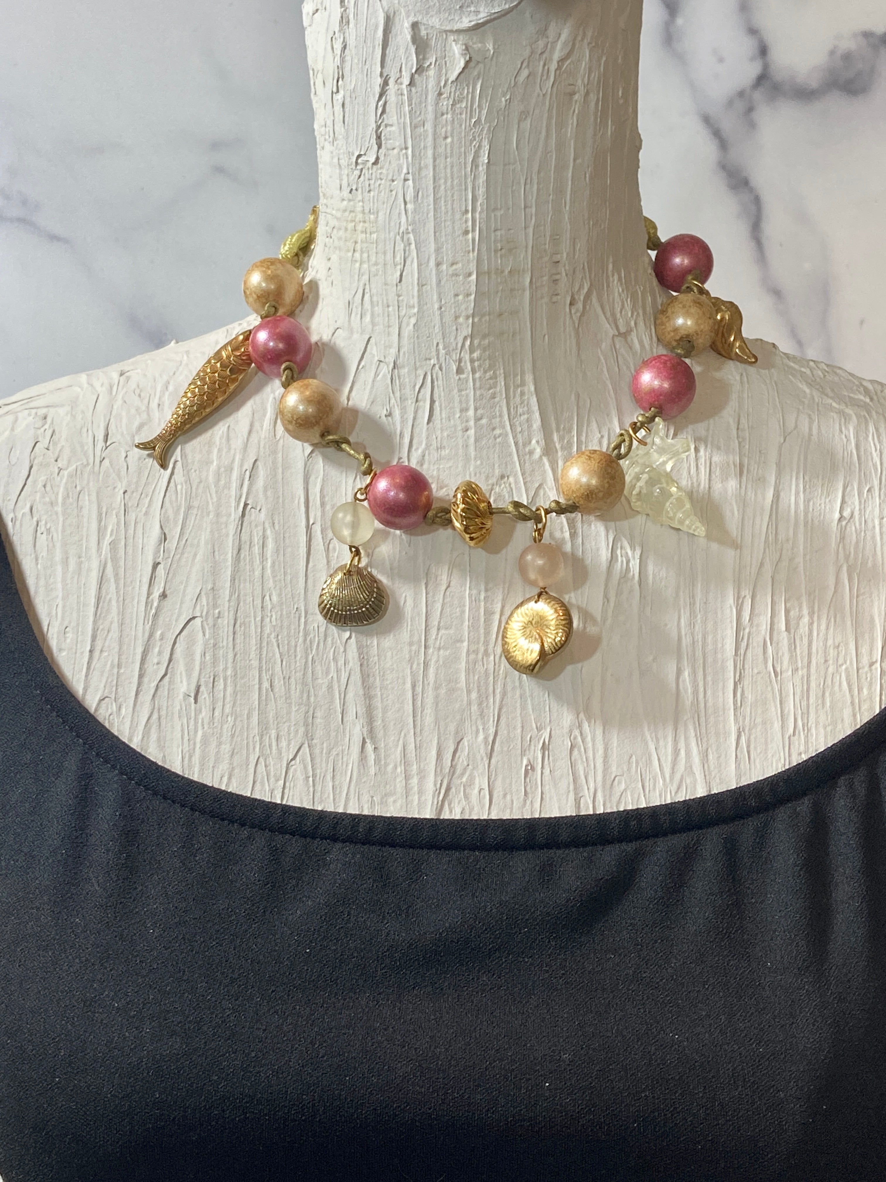 Vintage sea world choker
