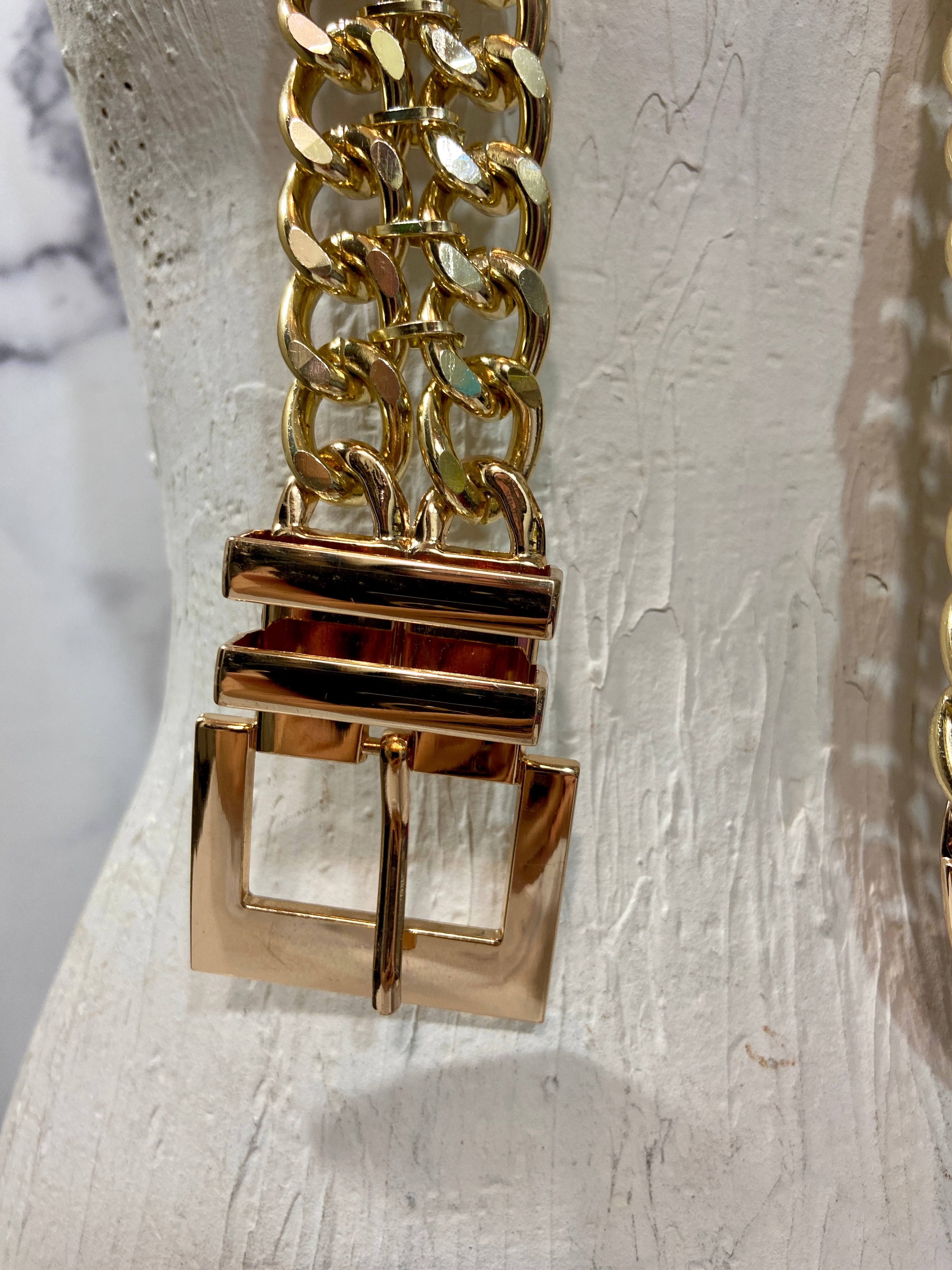 Chunky chain waist gold belt