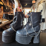 Kick em' in Grunge Boots (Size 8)