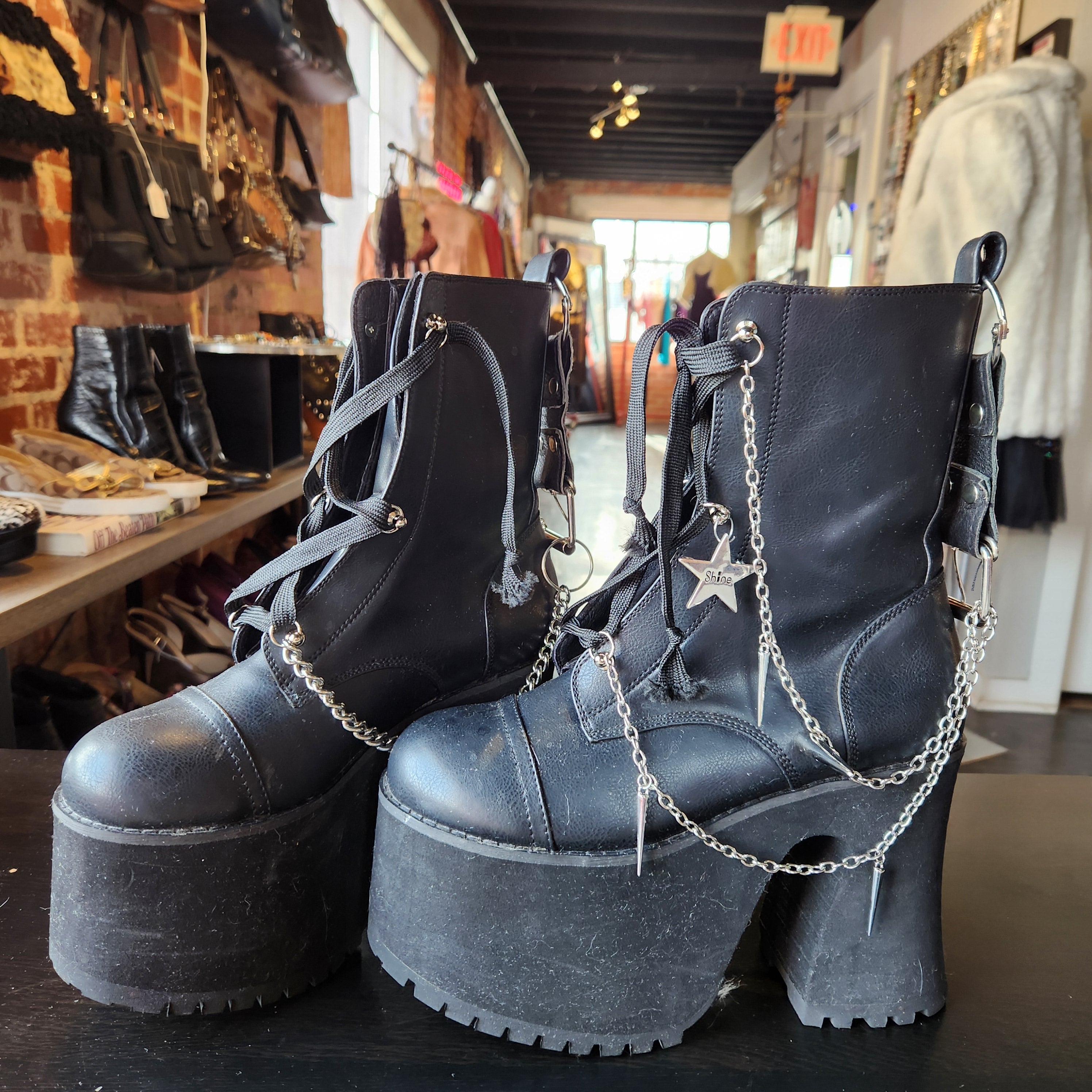 Kick em' in Grunge Boots (Size 8)