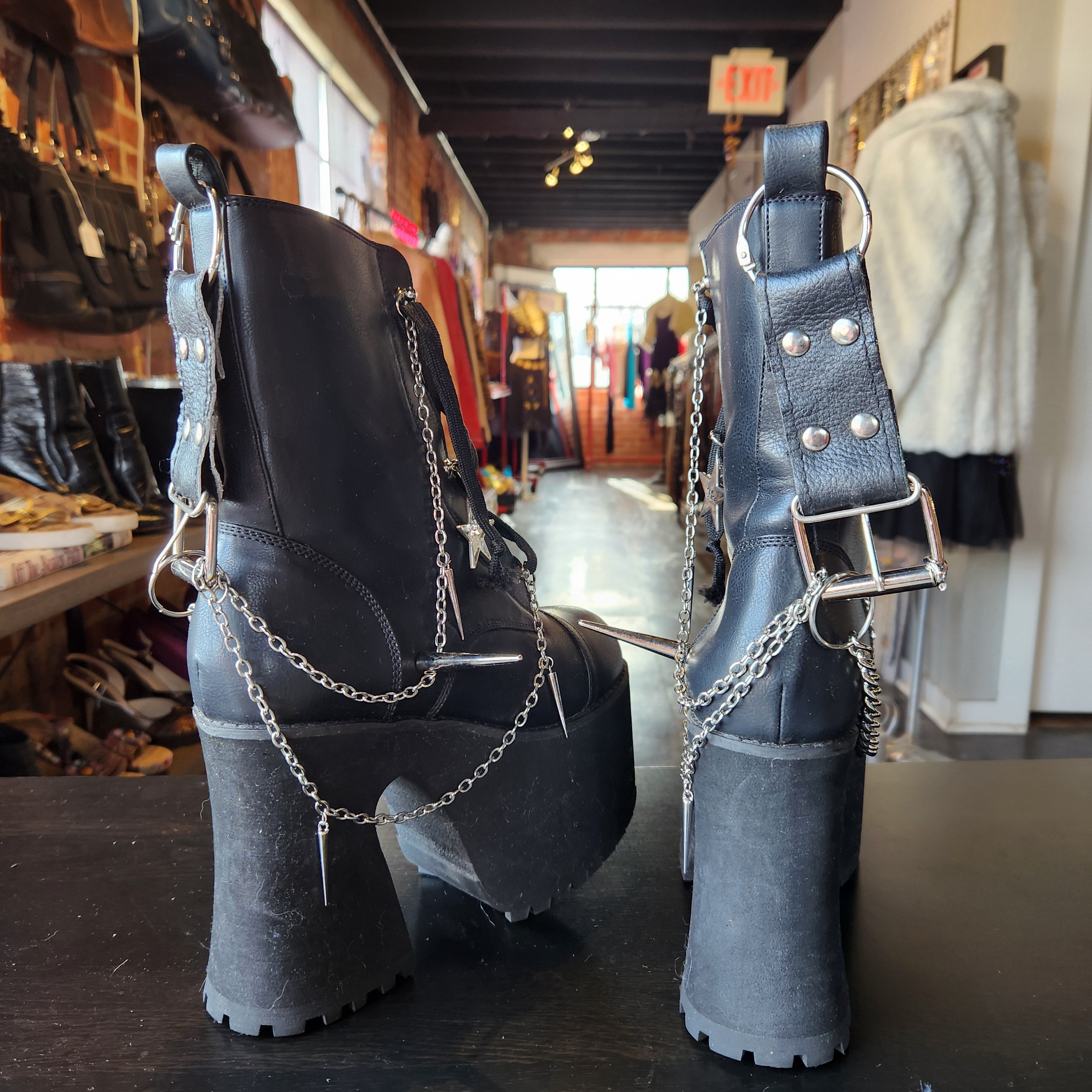 Kick em' in Grunge Boots (Size 8)