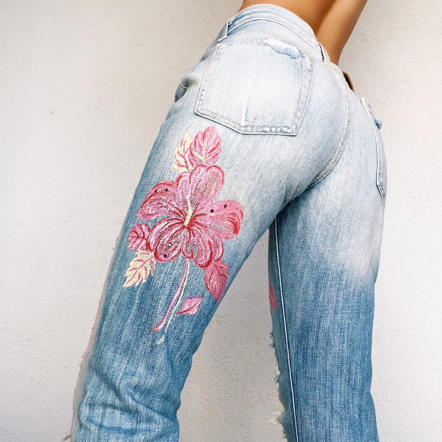 Distressed Floral Guess Jeans