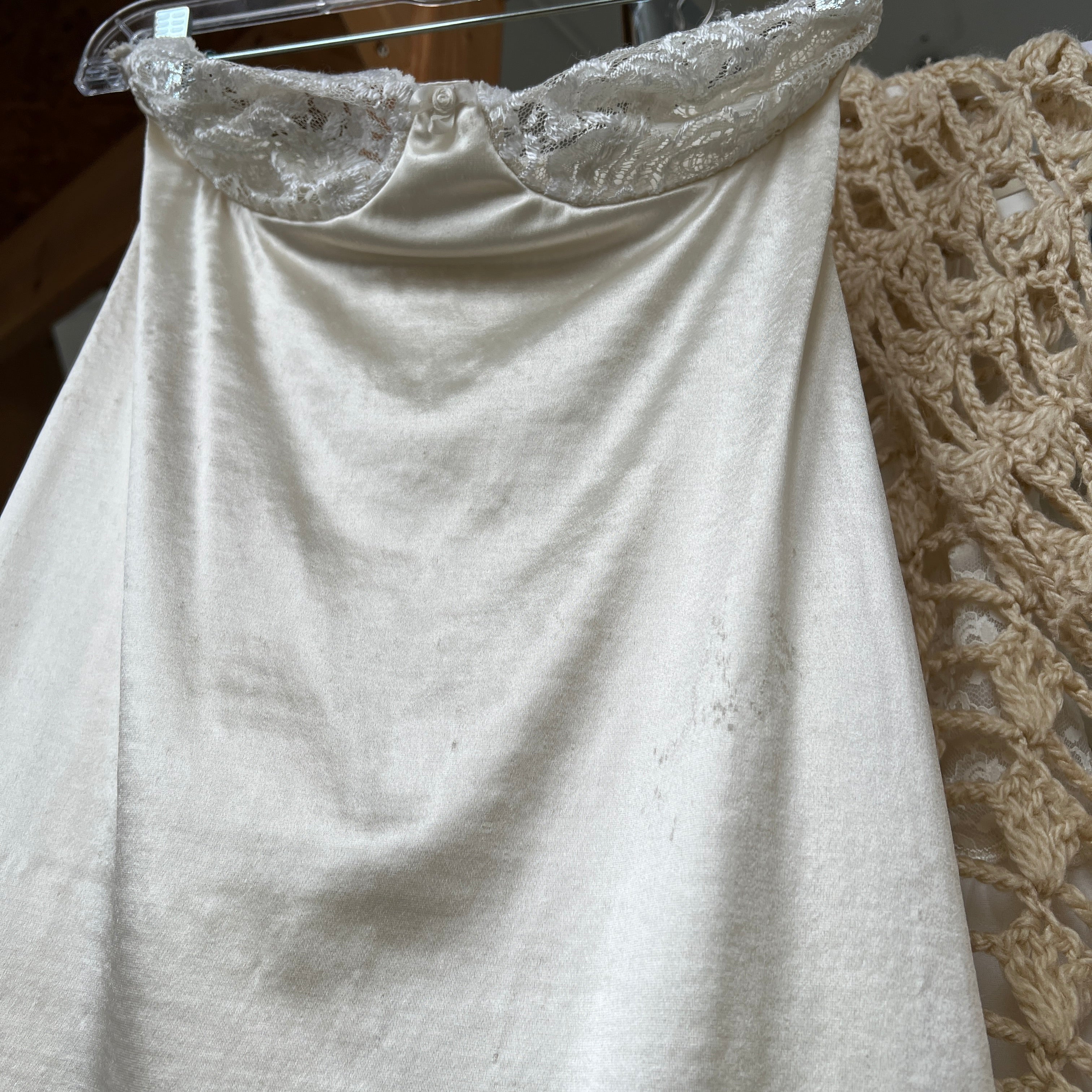Vtg 80s Victoria’s Secret lace + satin mini slip (M)