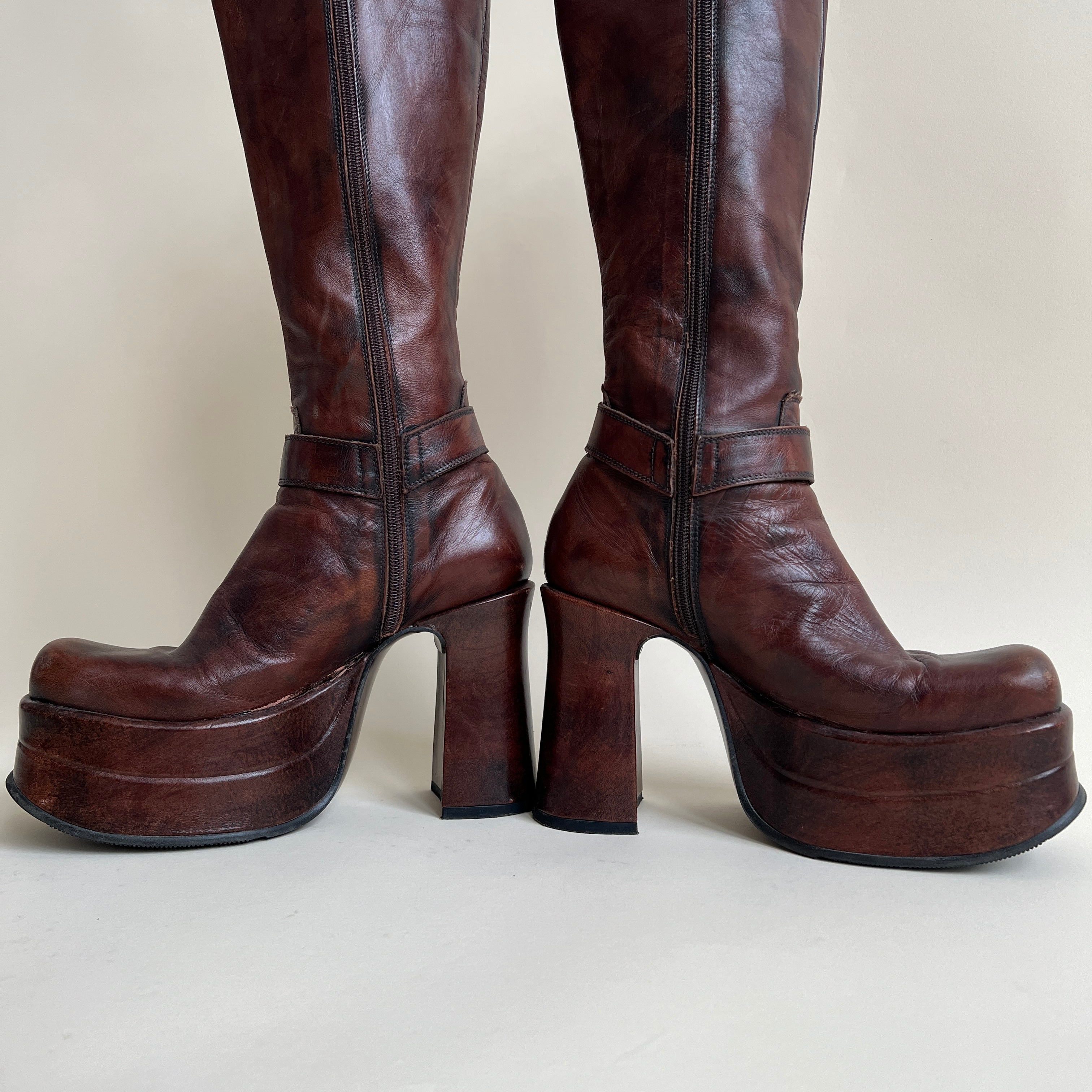 Vtg 90s Buffalo leather platform boots 8.5