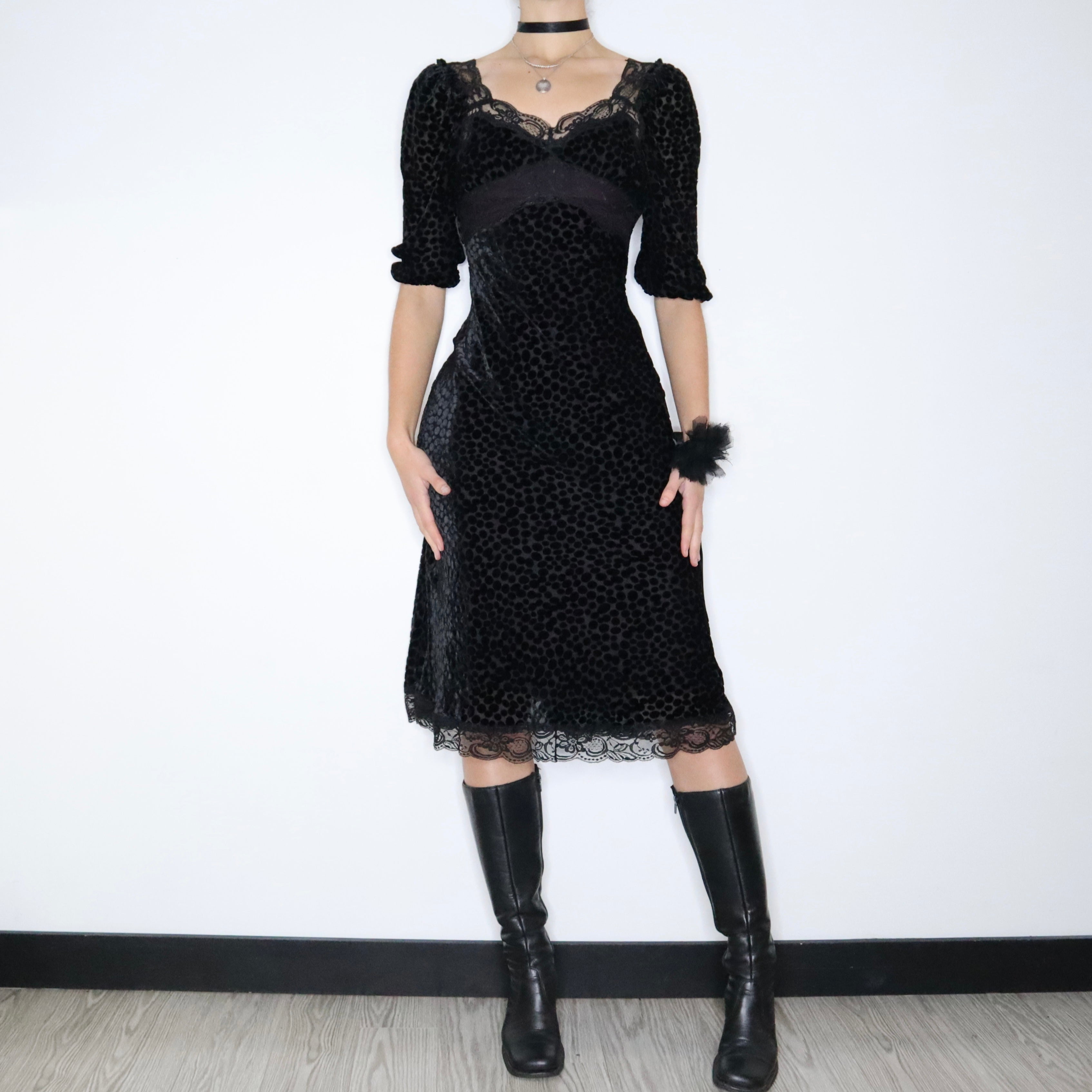 90s Romantic Black Midi Dress (S) 90s Romantic Black Midi Dress (S)
