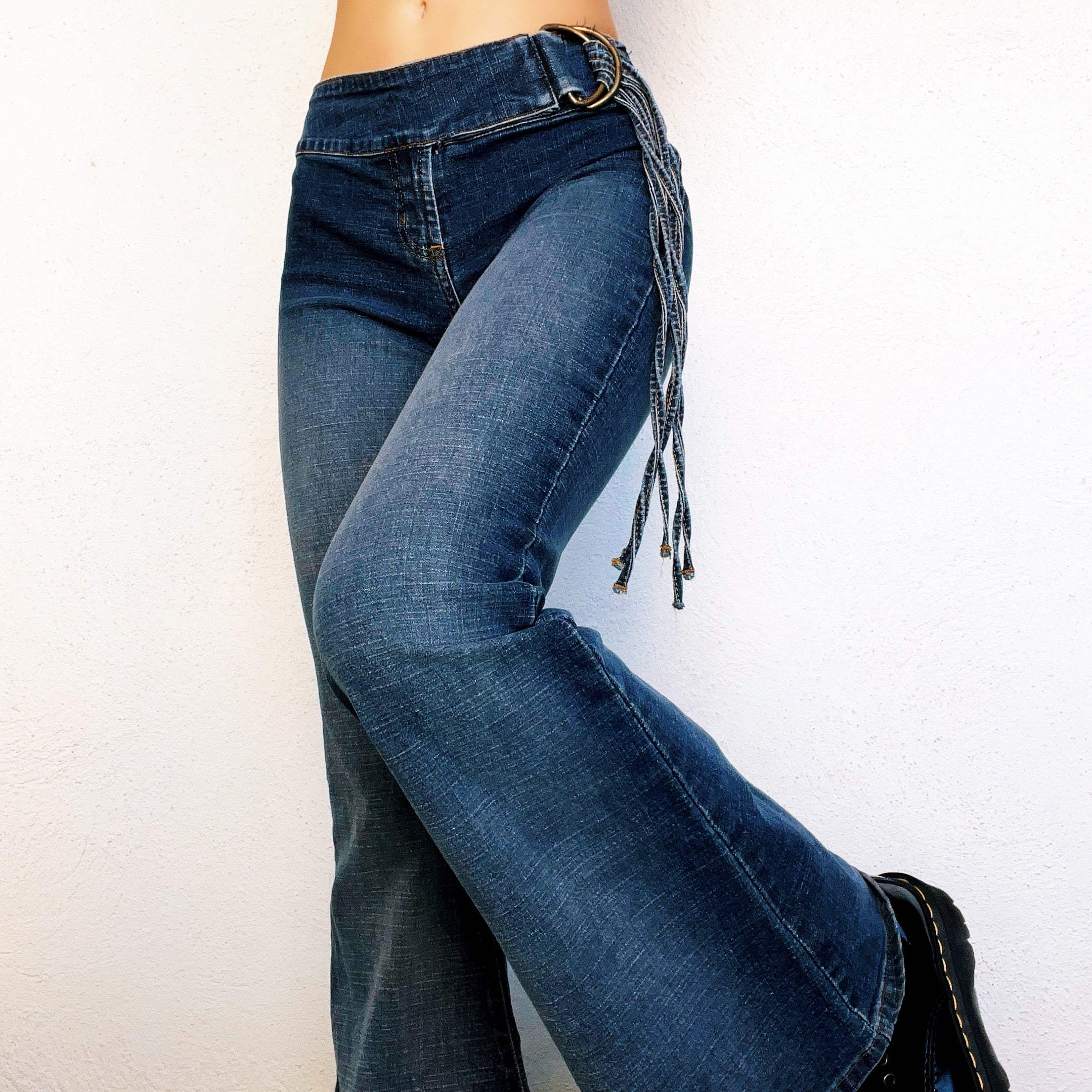 90s Fringy Flare Jeans (M)
