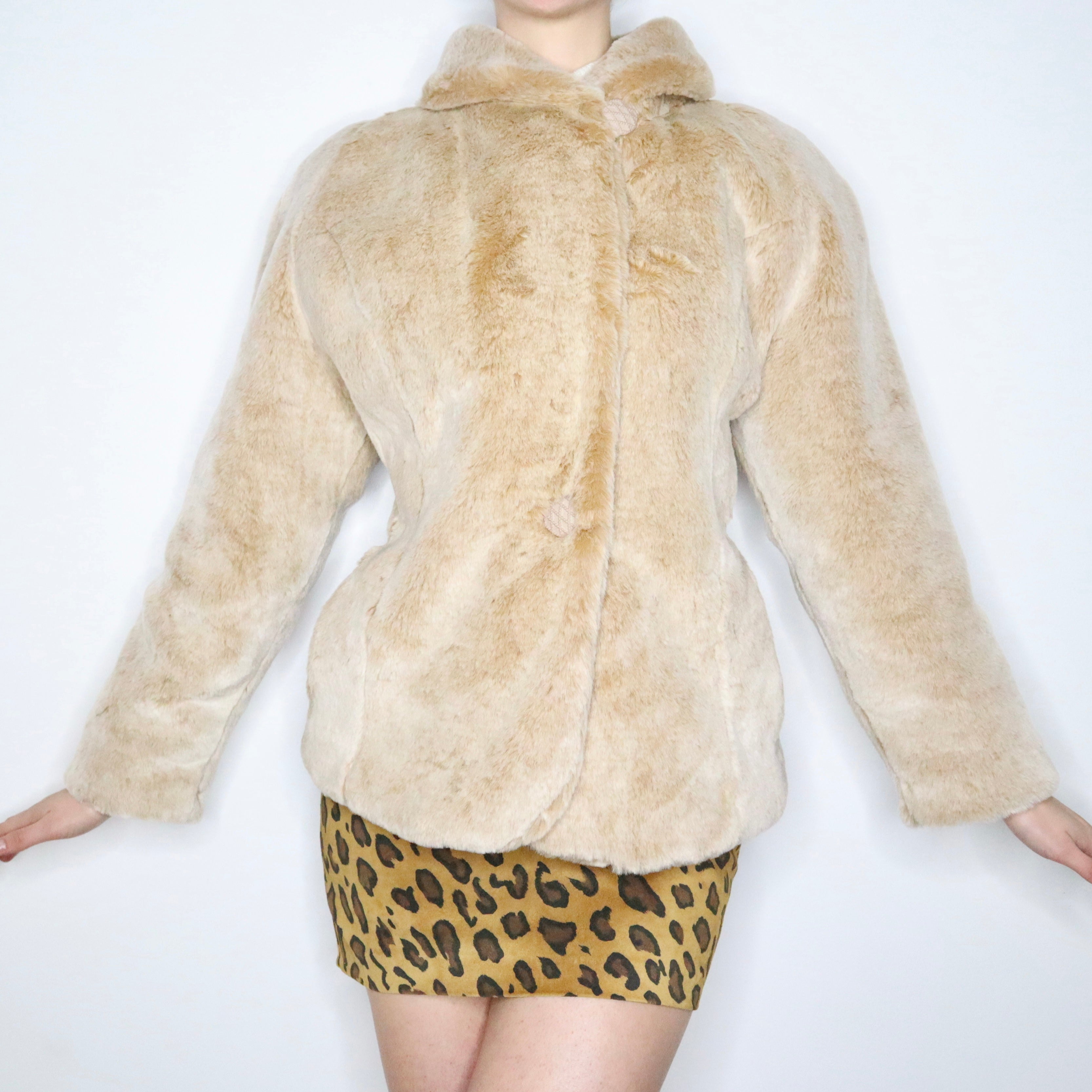 80s Luxurious Beige Faux Fur Coat (S/M)