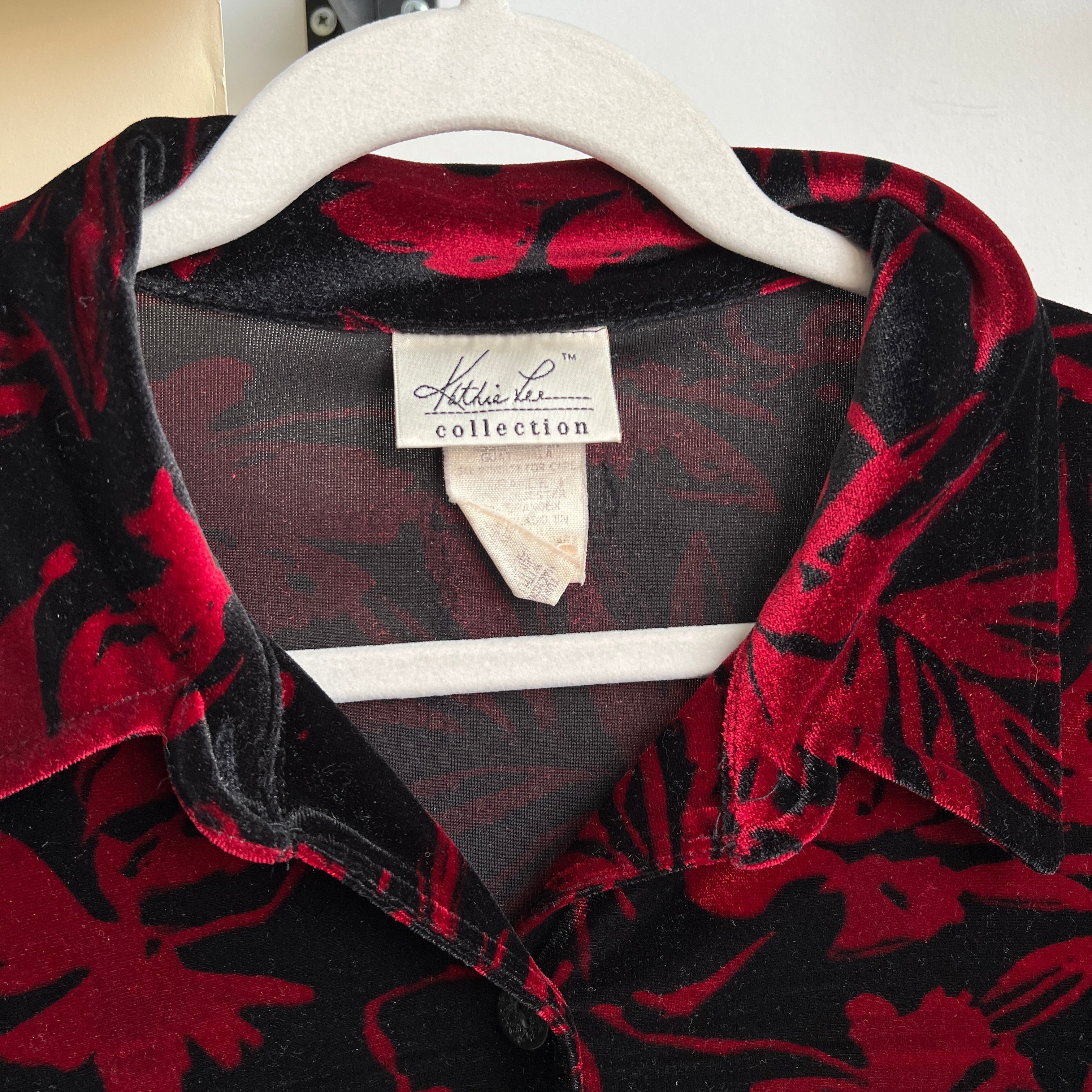 Vintage 90s black & red floral velvet 2 pc set (L/XL)