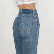 Vintage Levi's 950 High Rise Jeans in Medium Wash