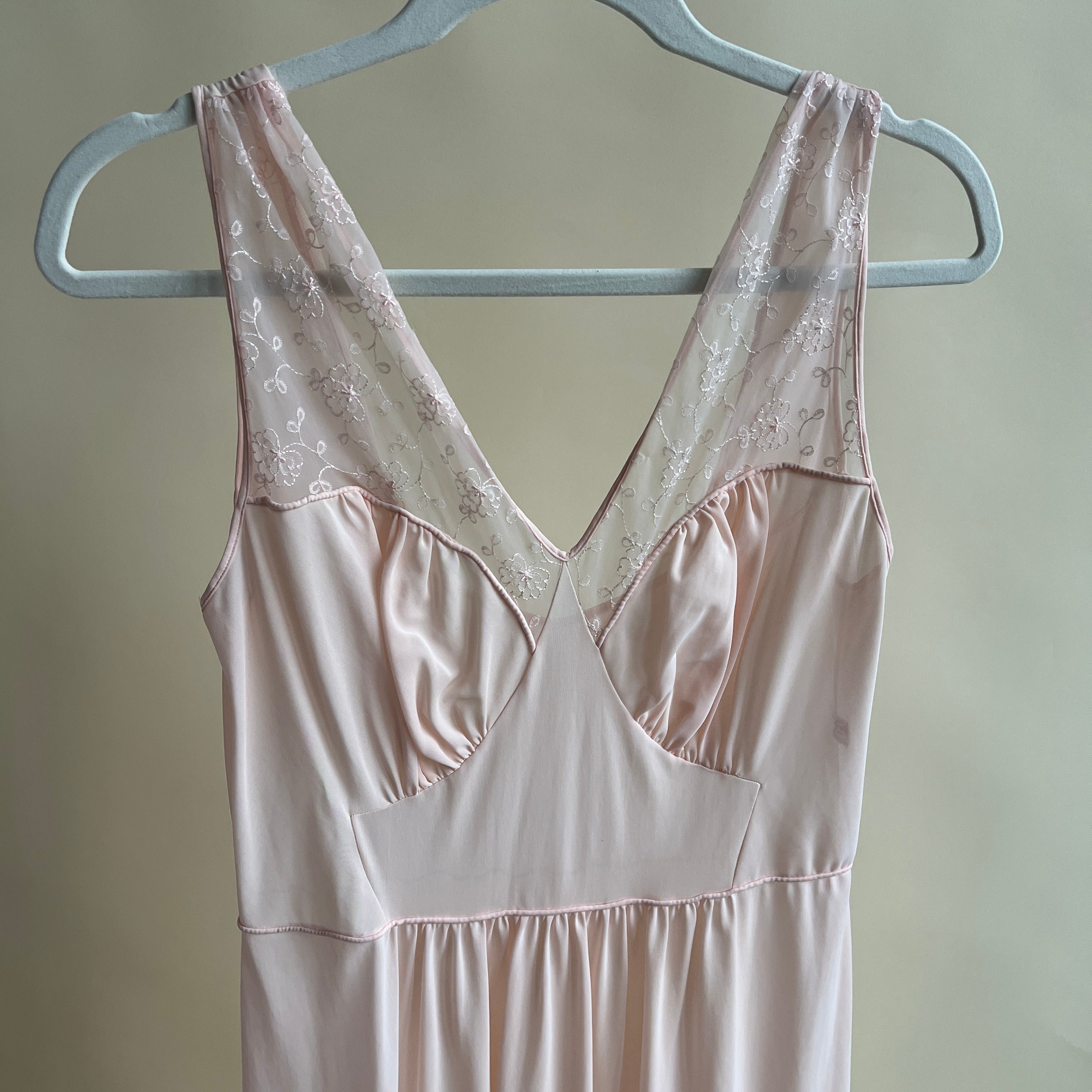 Vintage 50s pink embroidered sheer slip (M)