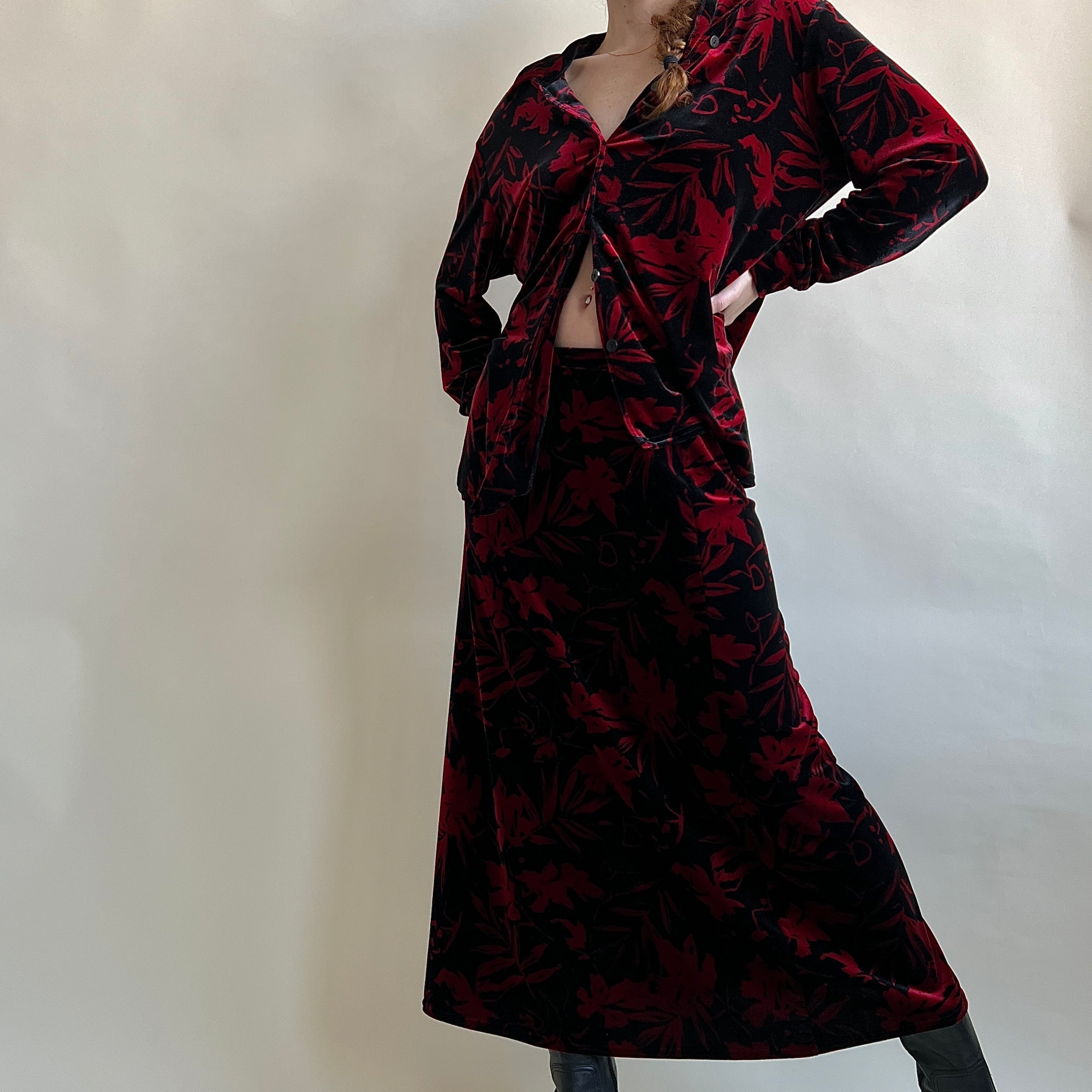 Vintage 90s black & red floral velvet 2 pc set (L/XL)