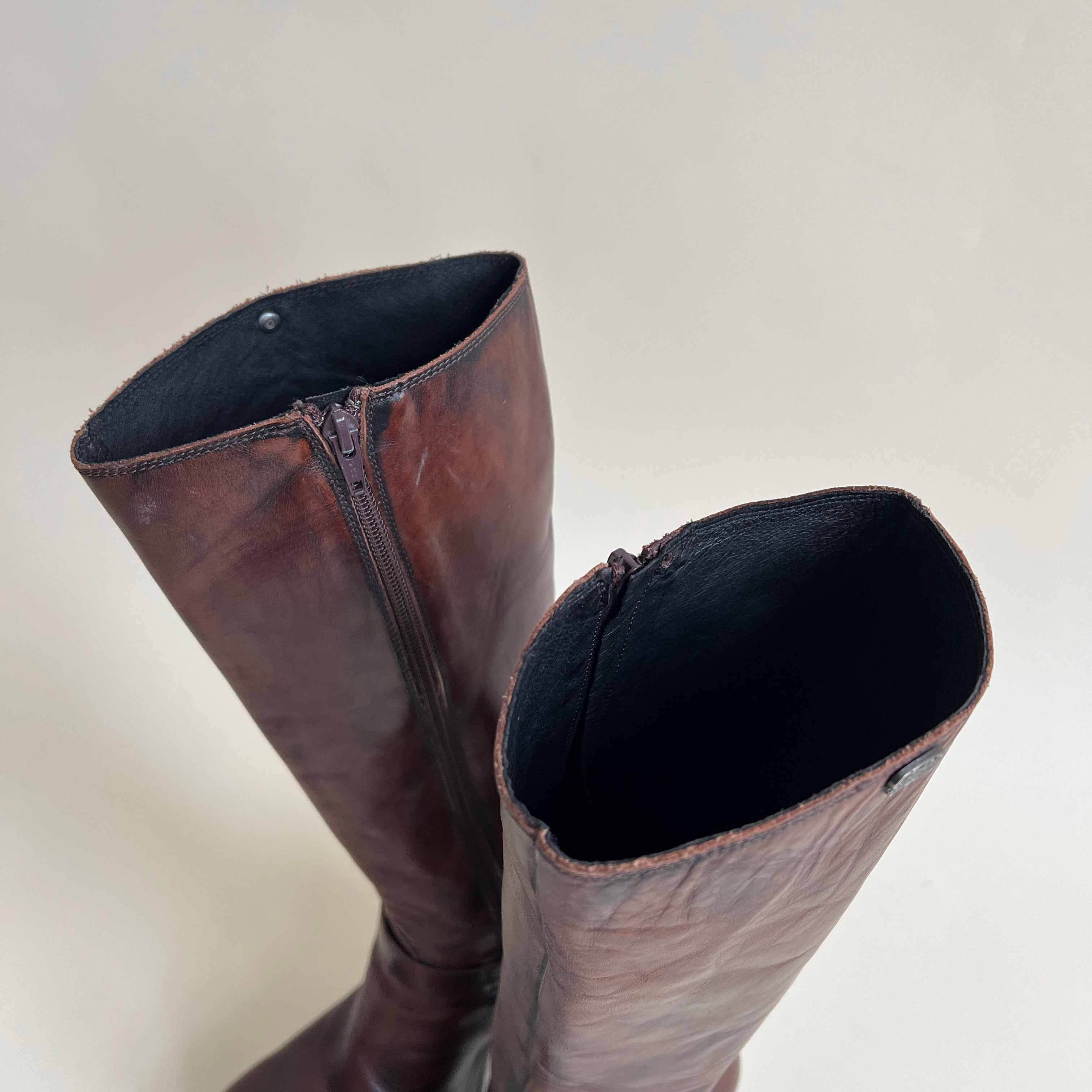 Vtg 90s Buffalo leather platform boots (8.5)