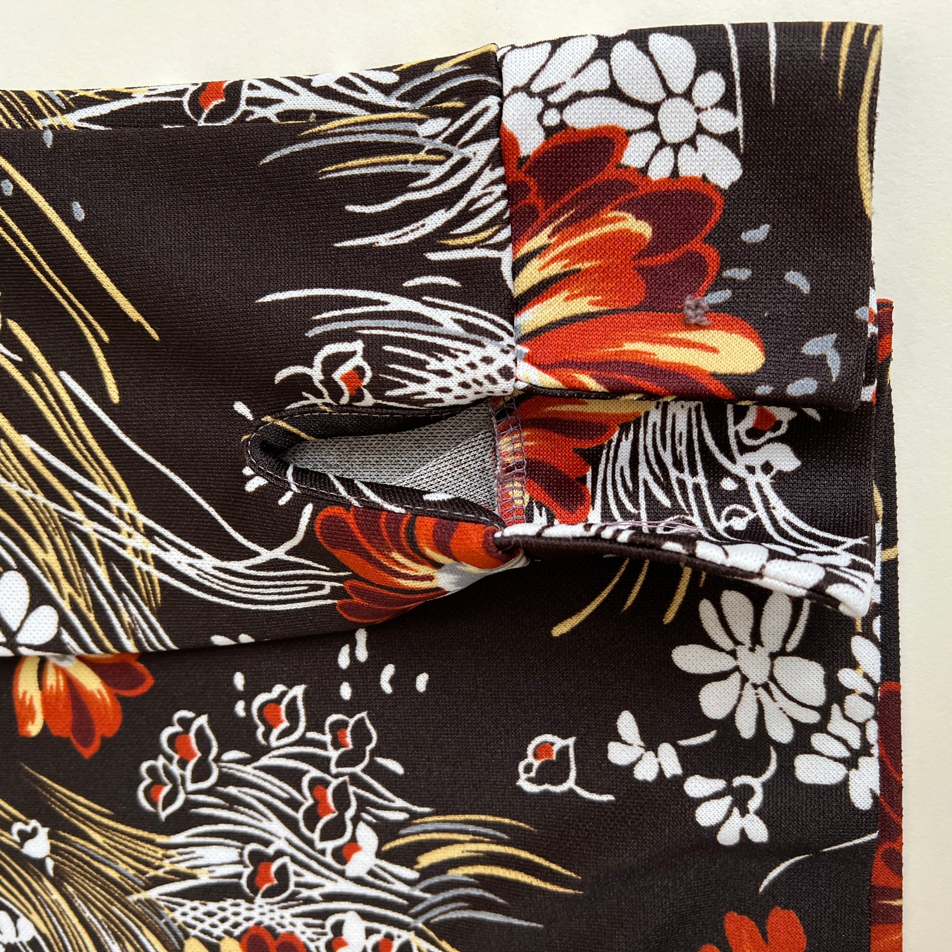 Vtg 70s brown floral button down shirt (L)