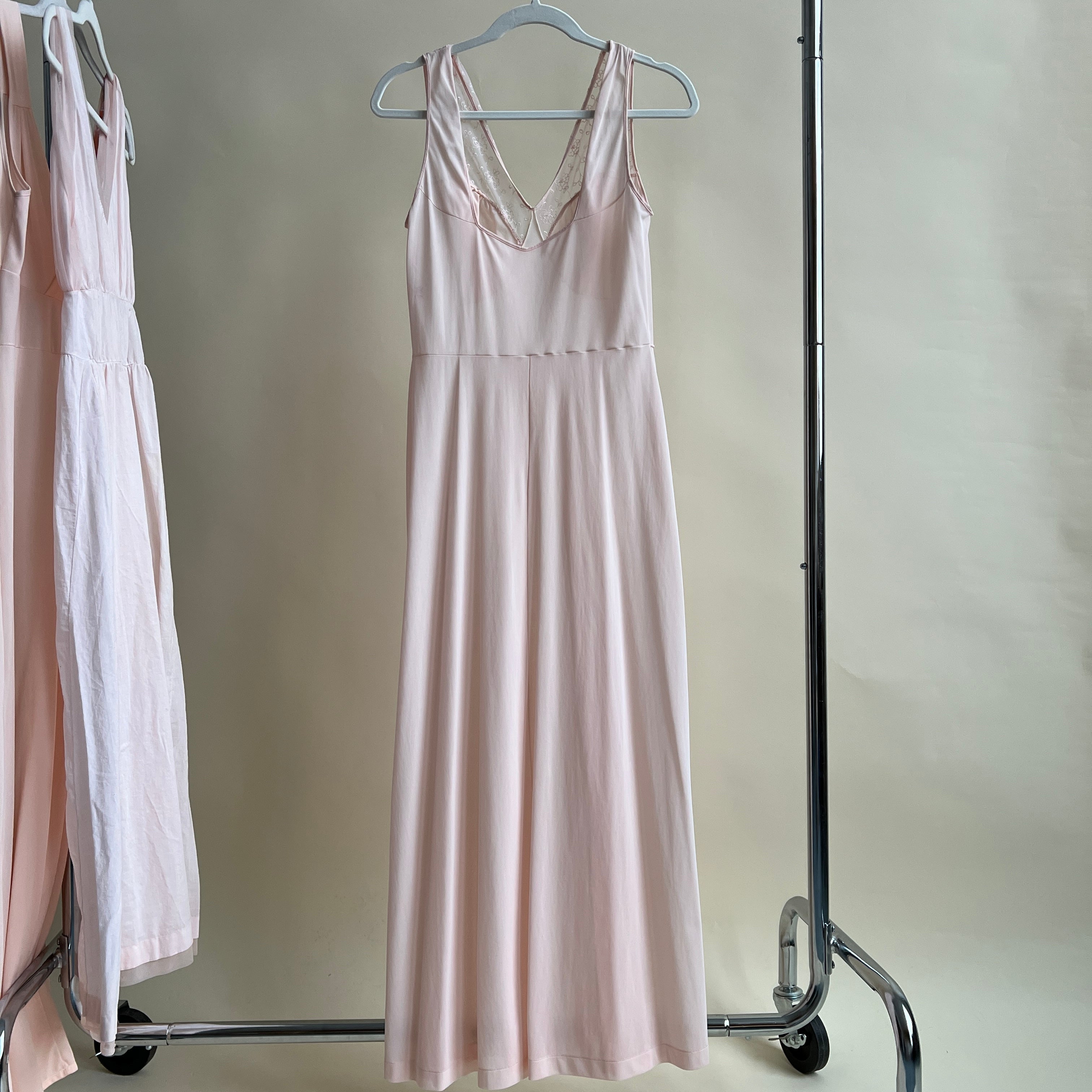 Vintage 50s pink embroidered sheer slip (M)