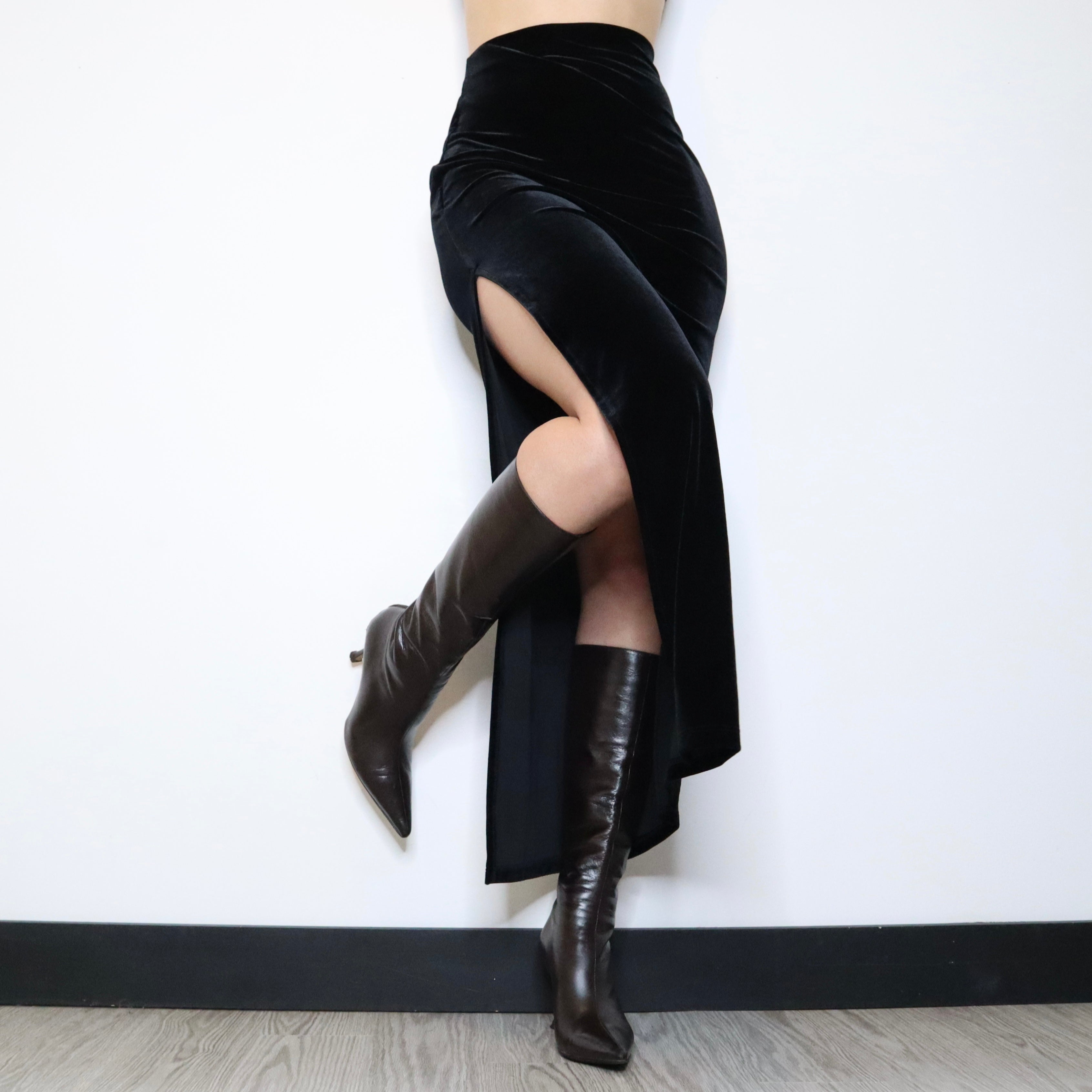 90s Black Velvet Maxi Skirt (XS/S)