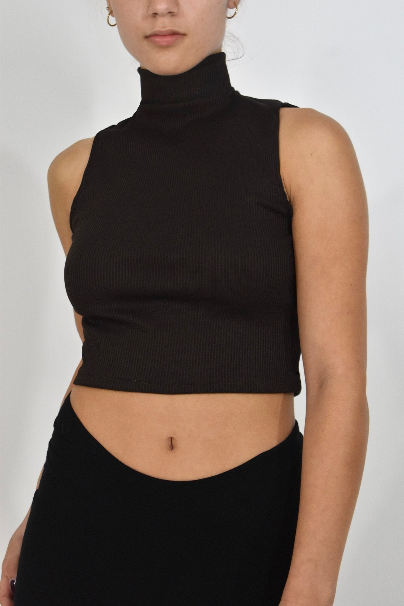 Sleeveless Turtleneck Crop