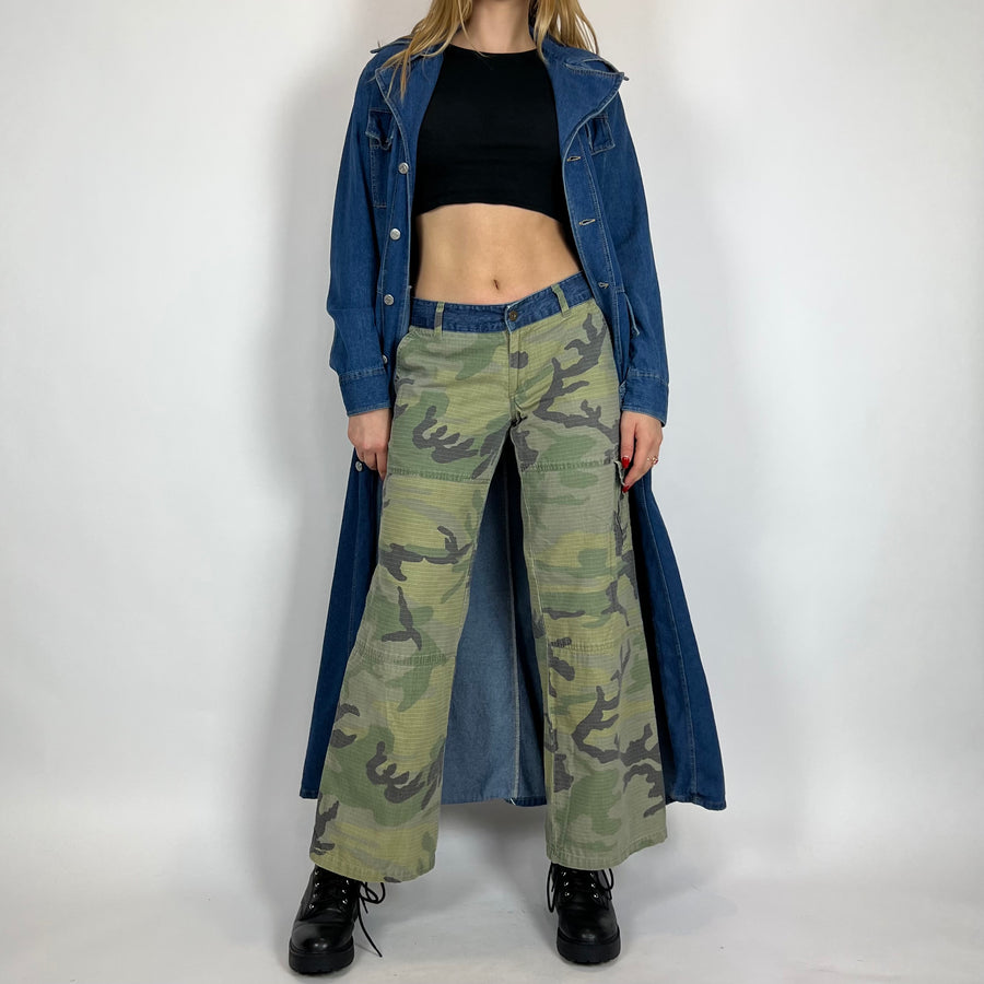 2000s Camo Print Cargo Pants (2/4)