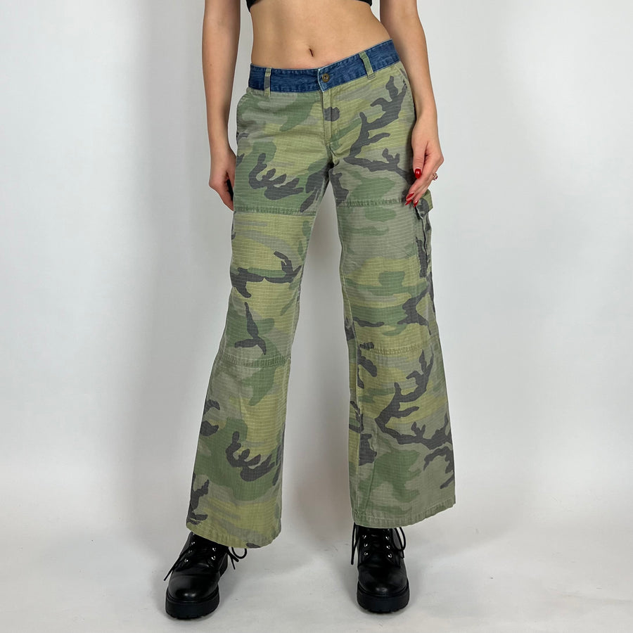 2000s Camo Print Cargo Pants (2/4)