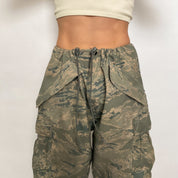 camo bungee nylon pants - medium