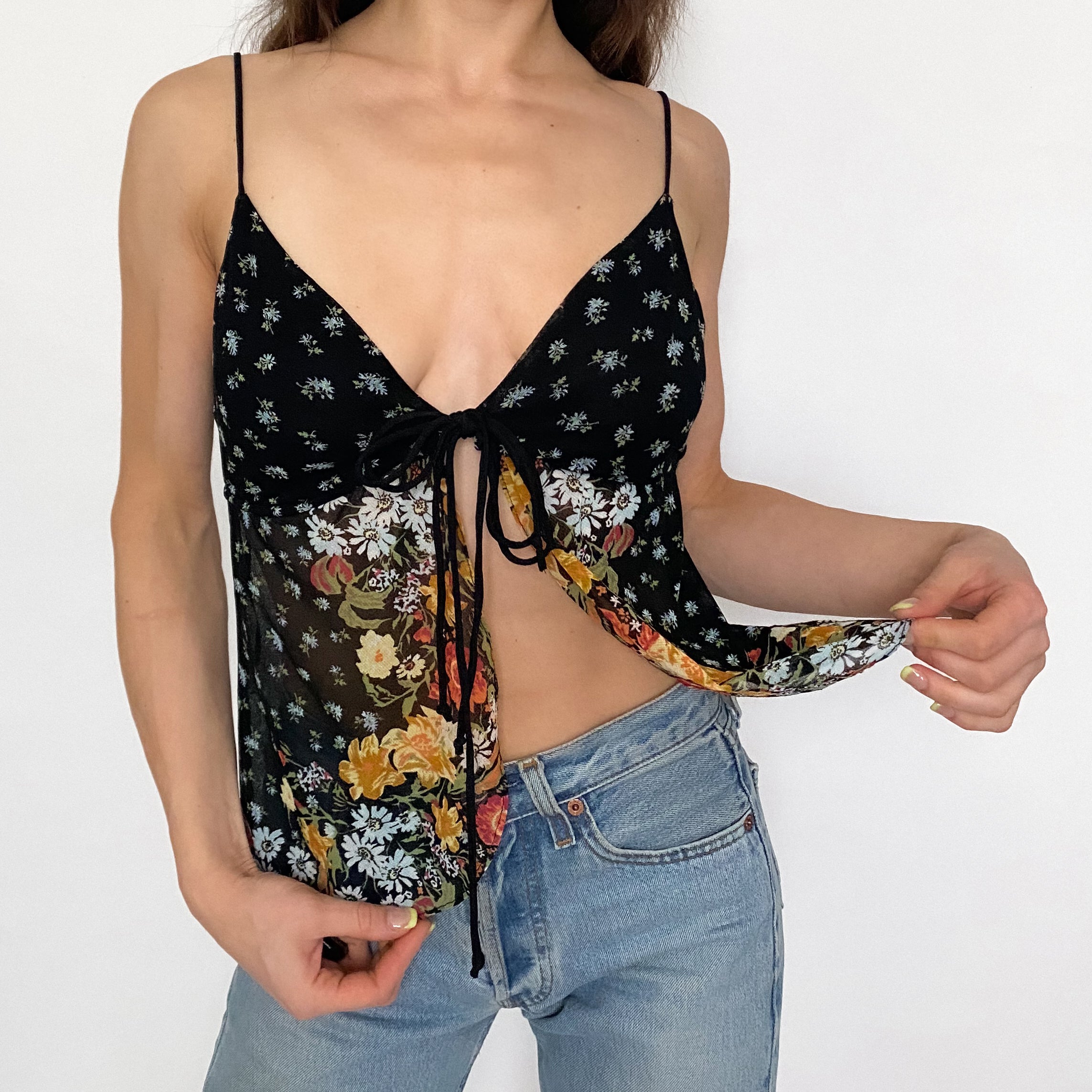 guess jeans mesh tie front floral cami - medium